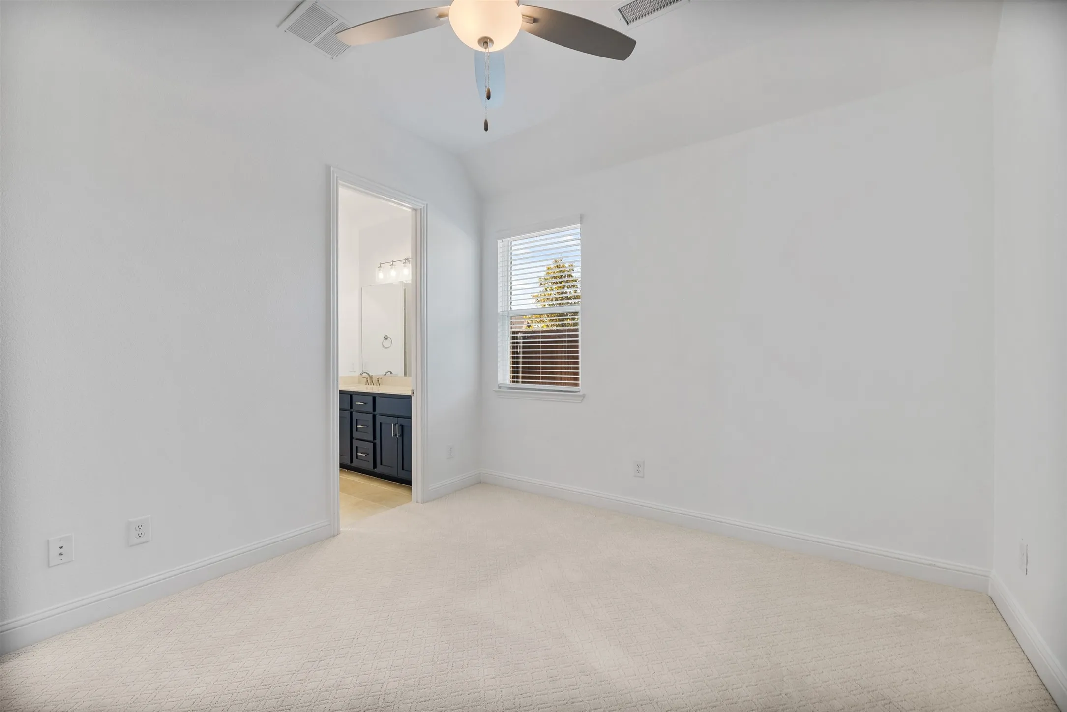 Single Family Residence For Sale in Collin County , 2625 Somerset Lane, Celina, Texas 75009, 4 Bedroom, 3 Bathroom, 3 Garage spaces, 2,782 Sqft, built in 2024, mls#21401352, Real Estate Agent in Celina, Homes For Sale in Collin county, Homes For Sale in Celina, Realtor in Celina Texas, Real Estate Brokerage Independent Realty Texas, Luminita Cordes Realtor