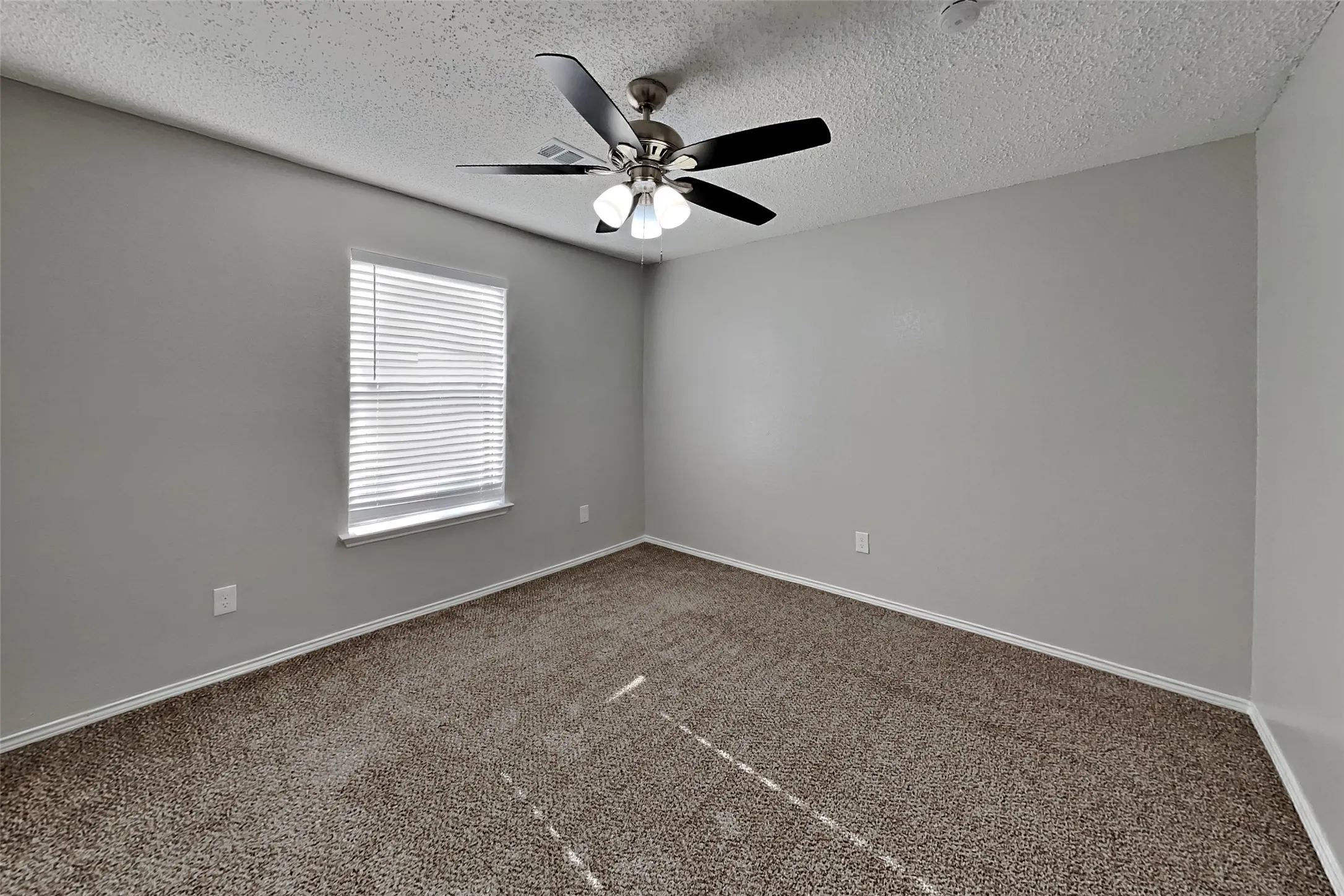 Single Family Residence For Rent in Tarrant County , 6102 Brookfall Drive, Arlington, Texas 76018, 3 Bedroom, 2 Bathroom, 2 Garage spaces, 1,602 Sqft, built in 1998, mls#21402019, Real Estate Agent in Arlington, Homes For Rent in Tarrant county, Homes For Rent in Arlington, Realtor in Arlington Texas, Real Estate Brokerage Independent Realty Texas, Luminita Cordes Realtor