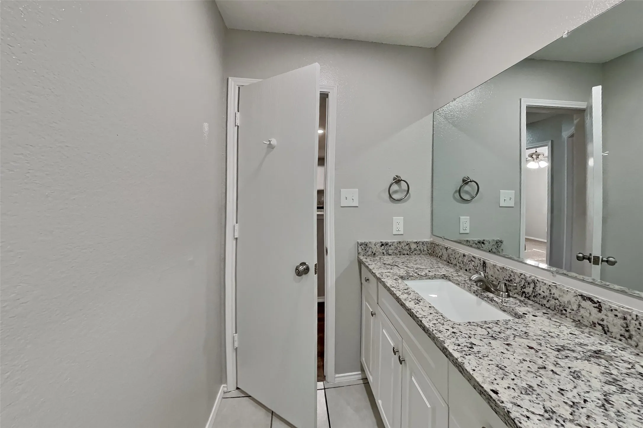 Single Family Residence For Rent in Tarrant County , 6102 Brookfall Drive, Arlington, Texas 76018, 3 Bedroom, 2 Bathroom, 2 Garage spaces, 1,602 Sqft, built in 1998, mls#21402019, Real Estate Agent in Arlington, Homes For Rent in Tarrant county, Homes For Rent in Arlington, Realtor in Arlington Texas, Real Estate Brokerage Independent Realty Texas, Luminita Cordes Realtor