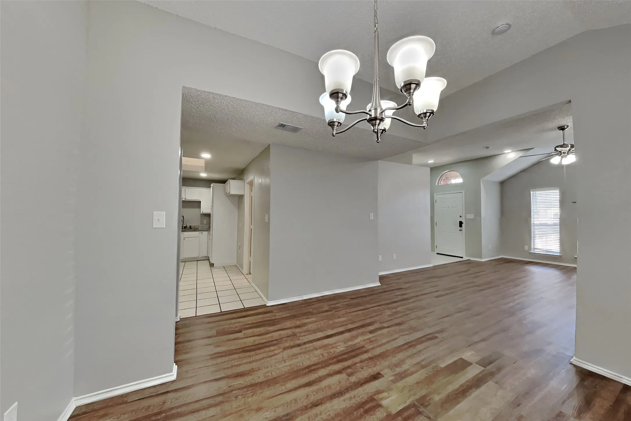 Single Family Residence For Rent in Tarrant County , 6102 Brookfall Drive, Arlington, Texas 76018, 3 Bedroom, 2 Bathroom, 2 Garage spaces, 1,602 Sqft, built in 1998, mls#21402019, Real Estate Agent in Arlington, Homes For Rent in Tarrant county, Homes For Rent in Arlington, Realtor in Arlington Texas, Real Estate Brokerage Independent Realty Texas, Luminita Cordes Realtor