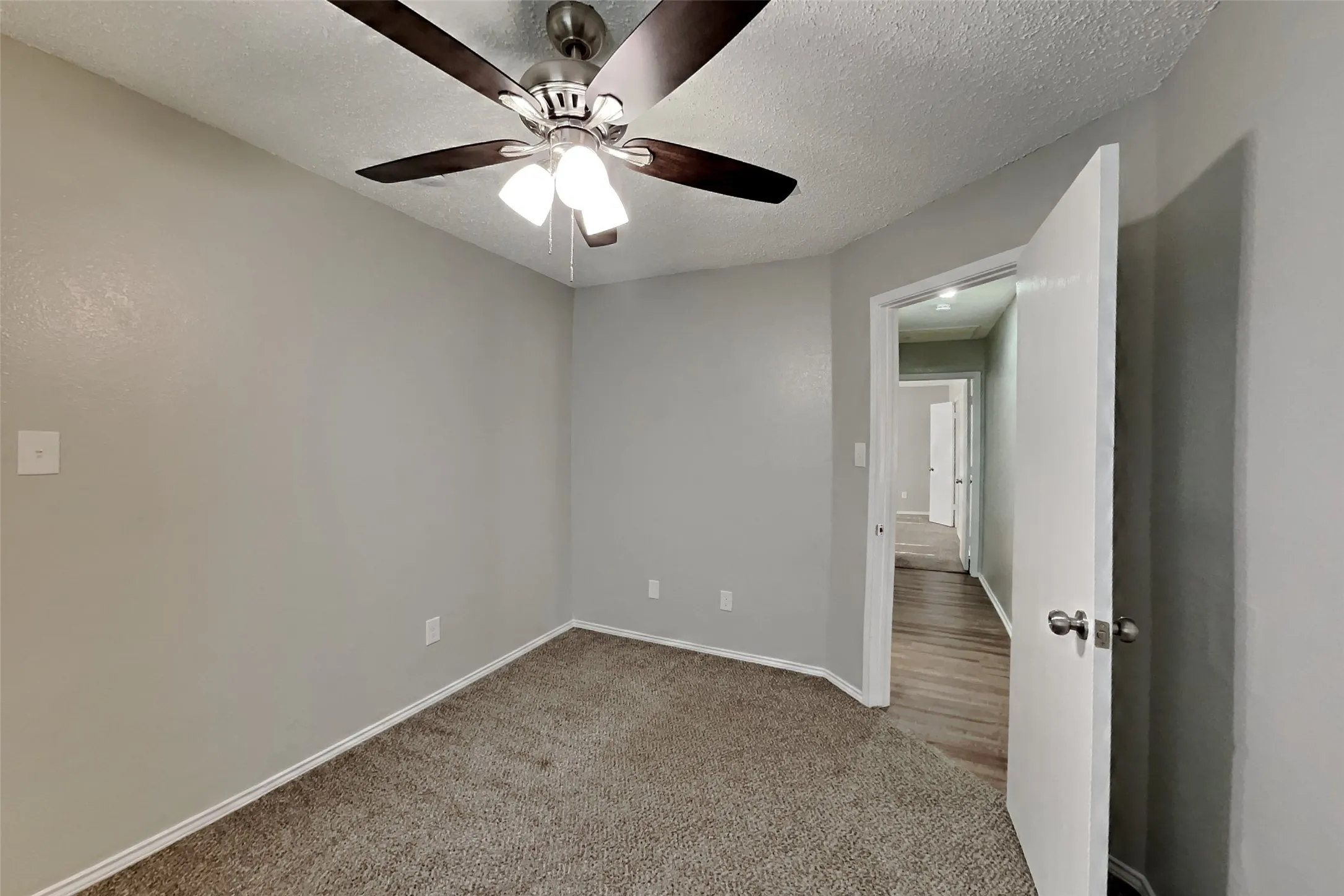 Single Family Residence For Rent in Tarrant County , 6102 Brookfall Drive, Arlington, Texas 76018, 3 Bedroom, 2 Bathroom, 2 Garage spaces, 1,602 Sqft, built in 1998, mls#21402019, Real Estate Agent in Arlington, Homes For Rent in Tarrant county, Homes For Rent in Arlington, Realtor in Arlington Texas, Real Estate Brokerage Independent Realty Texas, Luminita Cordes Realtor