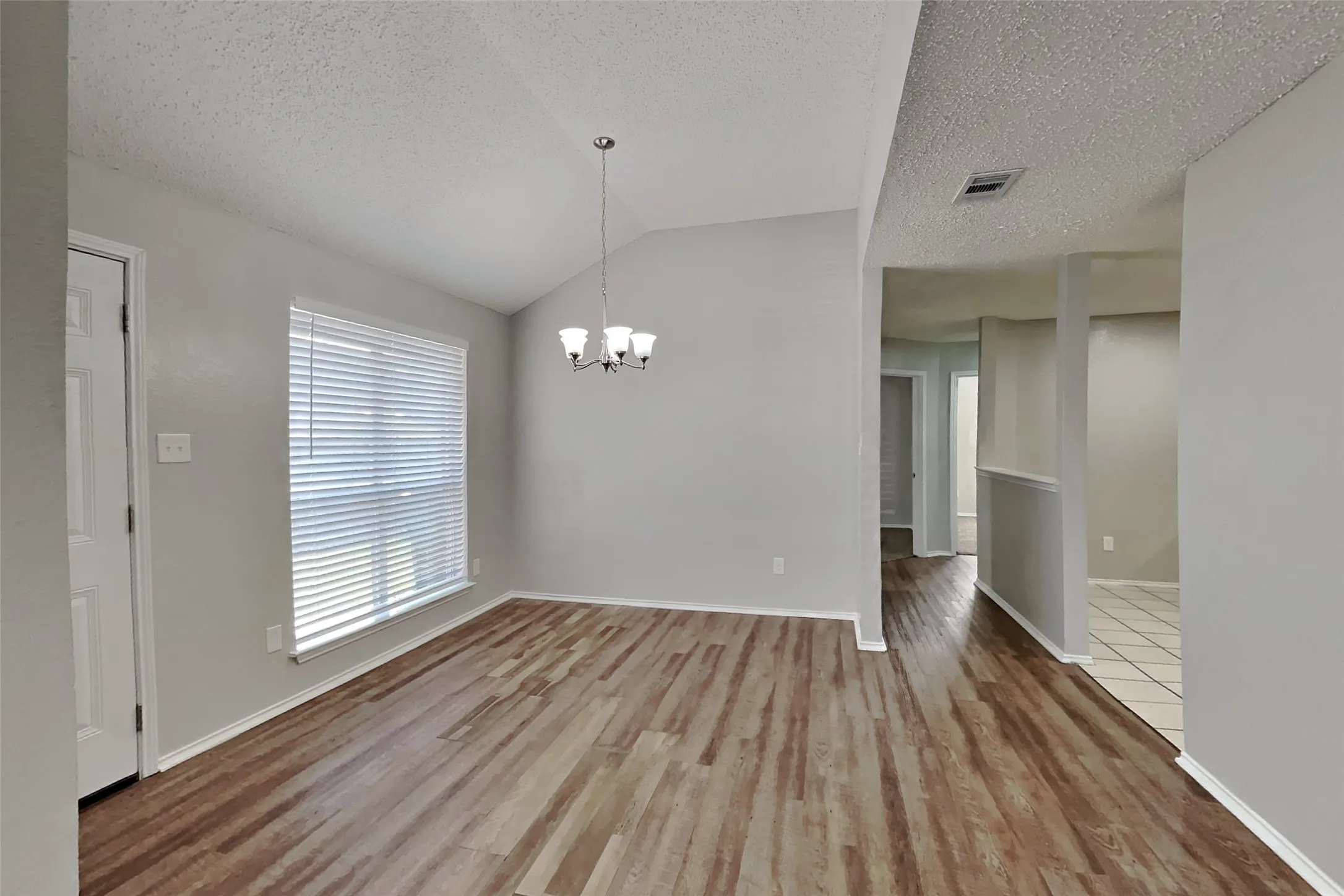 Single Family Residence For Rent in Tarrant County , 6102 Brookfall Drive, Arlington, Texas 76018, 3 Bedroom, 2 Bathroom, 2 Garage spaces, 1,602 Sqft, built in 1998, mls#21402019, Real Estate Agent in Arlington, Homes For Rent in Tarrant county, Homes For Rent in Arlington, Realtor in Arlington Texas, Real Estate Brokerage Independent Realty Texas, Luminita Cordes Realtor