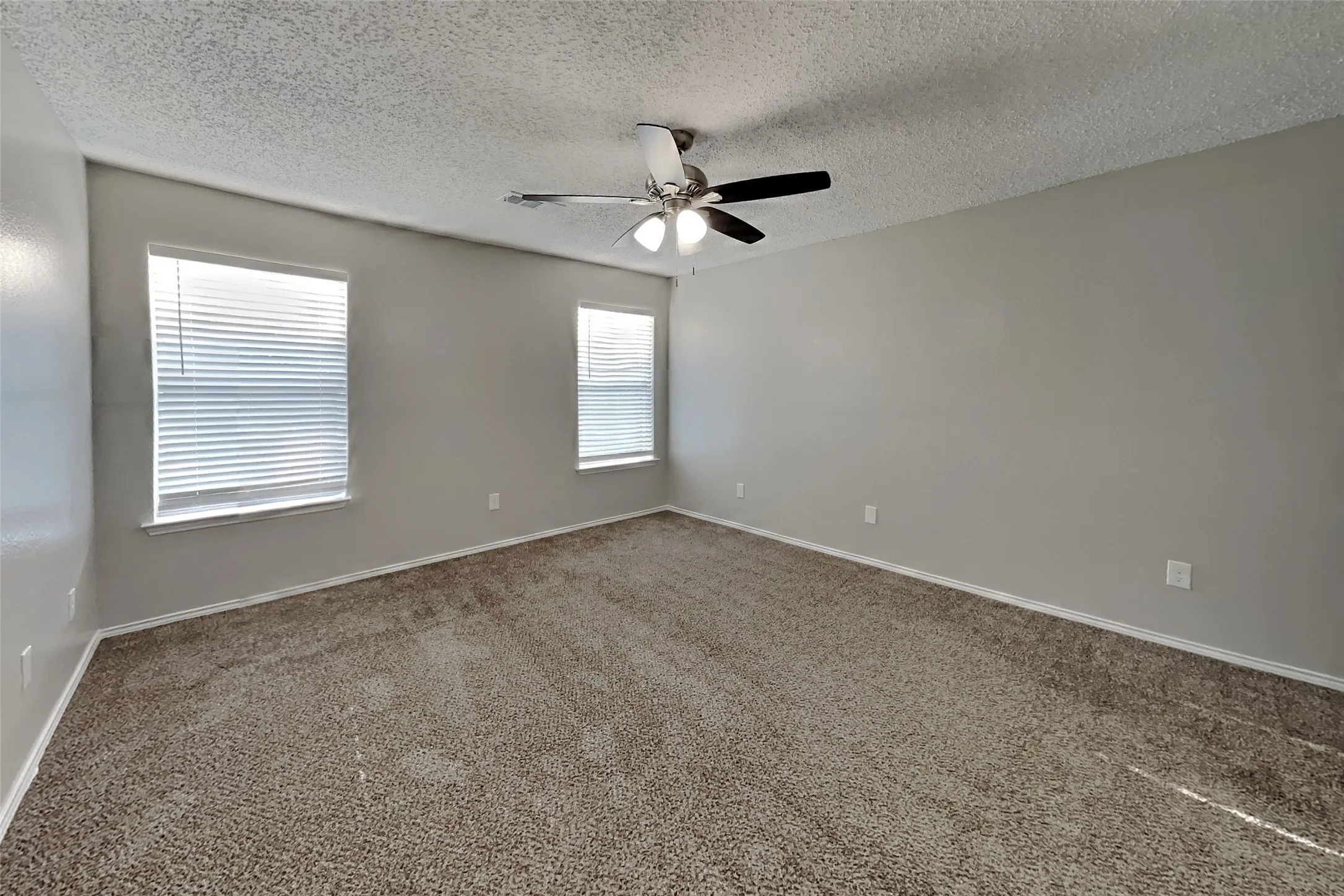 Single Family Residence For Rent in Tarrant County , 6102 Brookfall Drive, Arlington, Texas 76018, 3 Bedroom, 2 Bathroom, 2 Garage spaces, 1,602 Sqft, built in 1998, mls#21402019, Real Estate Agent in Arlington, Homes For Rent in Tarrant county, Homes For Rent in Arlington, Realtor in Arlington Texas, Real Estate Brokerage Independent Realty Texas, Luminita Cordes Realtor