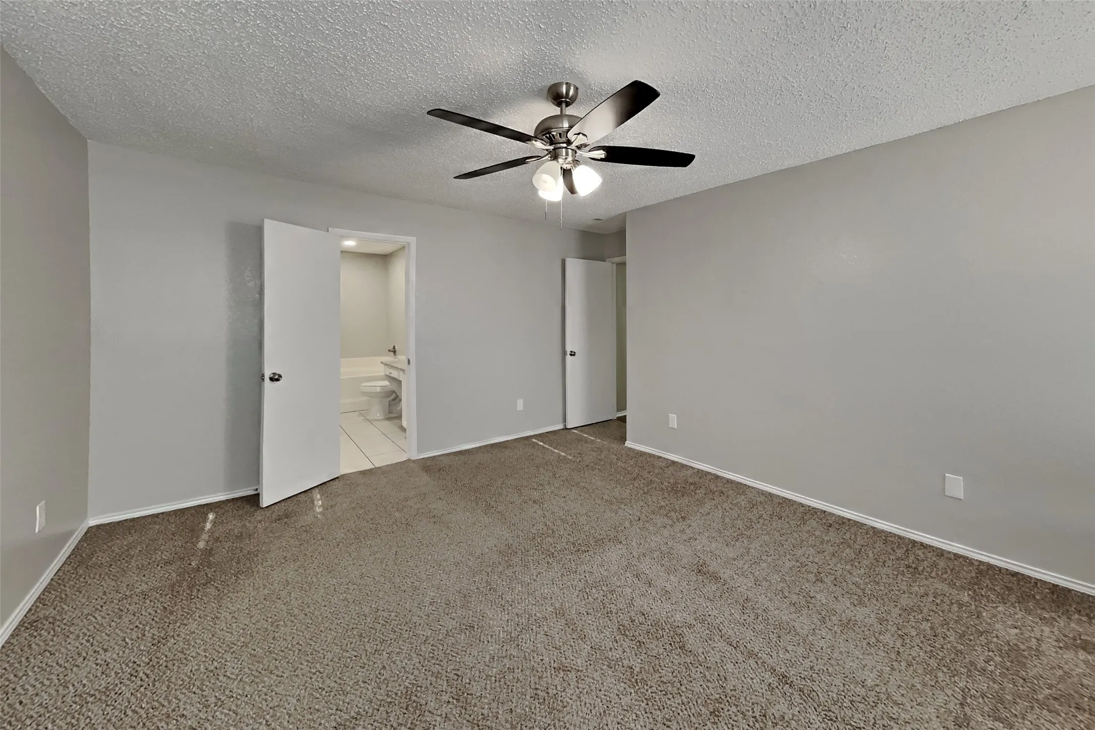 Single Family Residence For Rent in Tarrant County , 6102 Brookfall Drive, Arlington, Texas 76018, 3 Bedroom, 2 Bathroom, 2 Garage spaces, 1,602 Sqft, built in 1998, mls#21402019, Real Estate Agent in Arlington, Homes For Rent in Tarrant county, Homes For Rent in Arlington, Realtor in Arlington Texas, Real Estate Brokerage Independent Realty Texas, Luminita Cordes Realtor