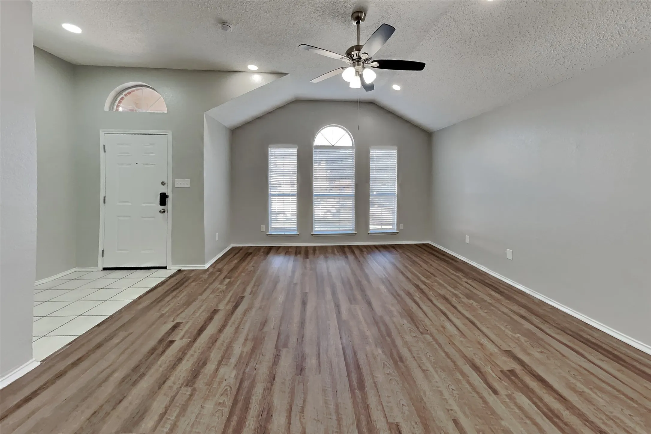 Single Family Residence For Rent in Tarrant County , 6102 Brookfall Drive, Arlington, Texas 76018, 3 Bedroom, 2 Bathroom, 2 Garage spaces, 1,602 Sqft, built in 1998, mls#21402019, Real Estate Agent in Arlington, Homes For Rent in Tarrant county, Homes For Rent in Arlington, Realtor in Arlington Texas, Real Estate Brokerage Independent Realty Texas, Luminita Cordes Realtor