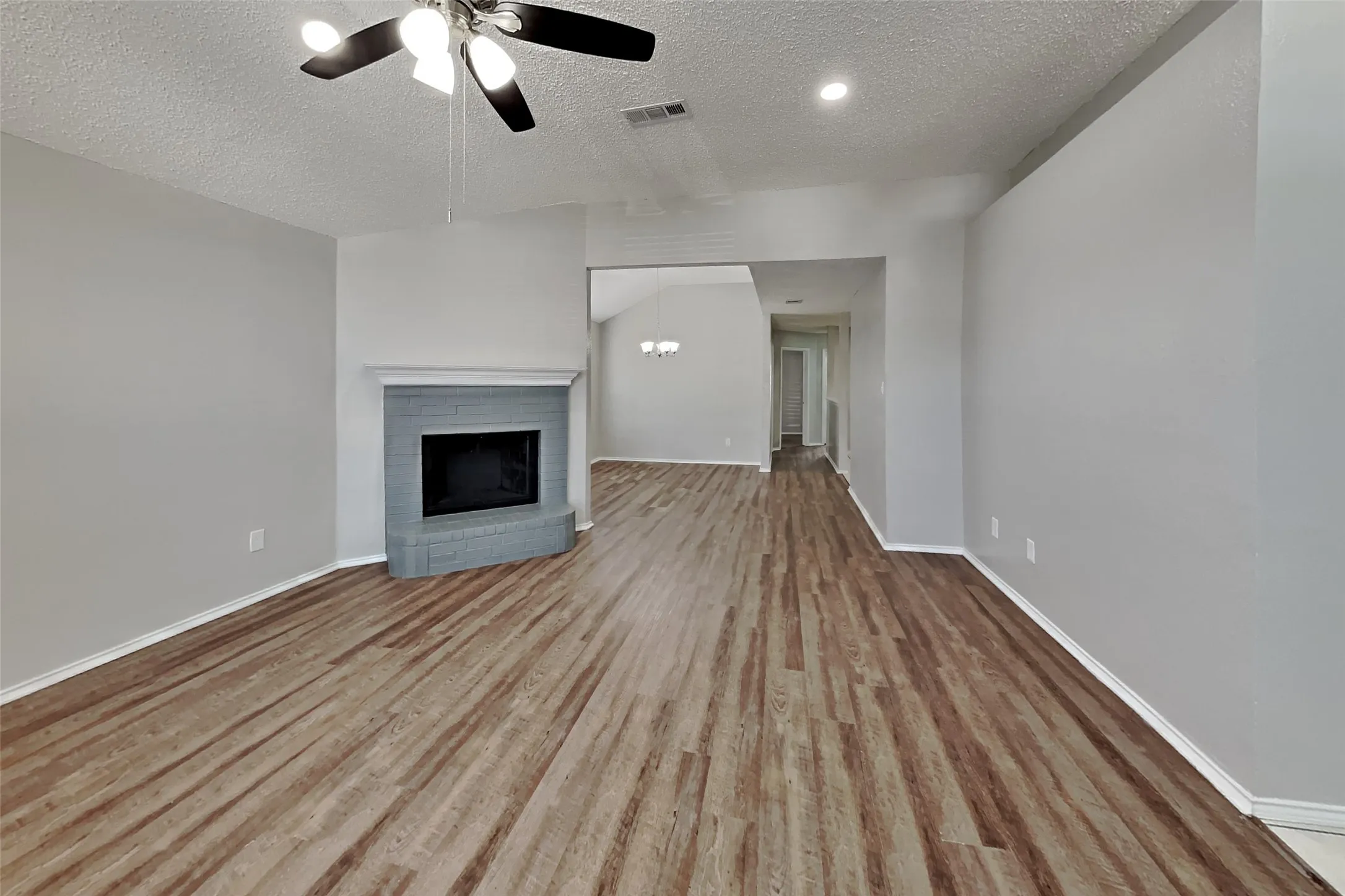 Single Family Residence For Rent in Tarrant County , 6102 Brookfall Drive, Arlington, Texas 76018, 3 Bedroom, 2 Bathroom, 2 Garage spaces, 1,602 Sqft, built in 1998, mls#21402019, Real Estate Agent in Arlington, Homes For Rent in Tarrant county, Homes For Rent in Arlington, Realtor in Arlington Texas, Real Estate Brokerage Independent Realty Texas, Luminita Cordes Realtor