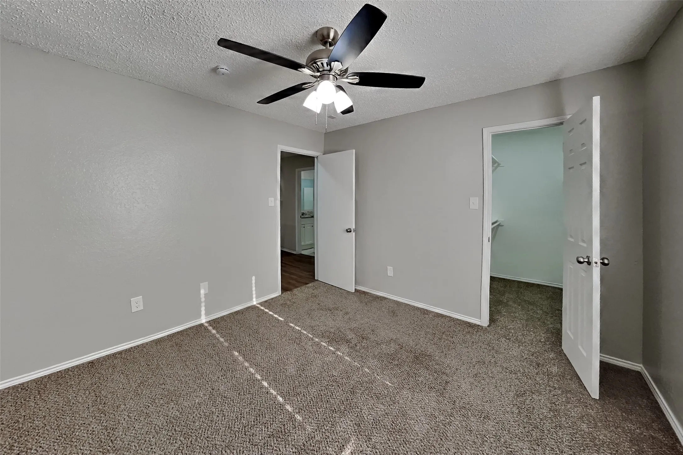 Single Family Residence For Rent in Tarrant County , 6102 Brookfall Drive, Arlington, Texas 76018, 3 Bedroom, 2 Bathroom, 2 Garage spaces, 1,602 Sqft, built in 1998, mls#21402019, Real Estate Agent in Arlington, Homes For Rent in Tarrant county, Homes For Rent in Arlington, Realtor in Arlington Texas, Real Estate Brokerage Independent Realty Texas, Luminita Cordes Realtor