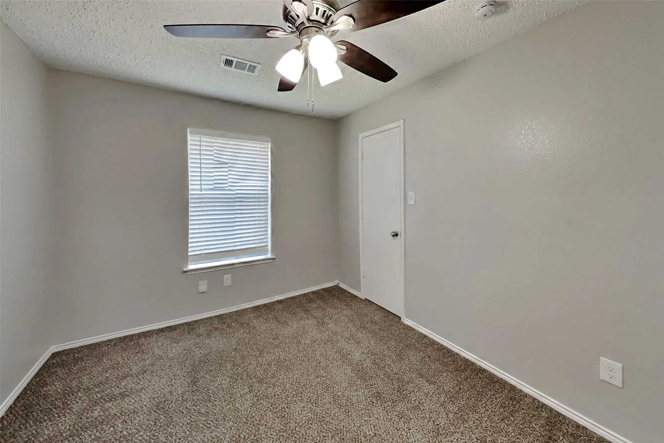 Single Family Residence For Rent in Tarrant County , 6102 Brookfall Drive, Arlington, Texas 76018, 3 Bedroom, 2 Bathroom, 2 Garage spaces, 1,602 Sqft, built in 1998, mls#21402019, Real Estate Agent in Arlington, Homes For Rent in Tarrant county, Homes For Rent in Arlington, Realtor in Arlington Texas, Real Estate Brokerage Independent Realty Texas, Luminita Cordes Realtor
