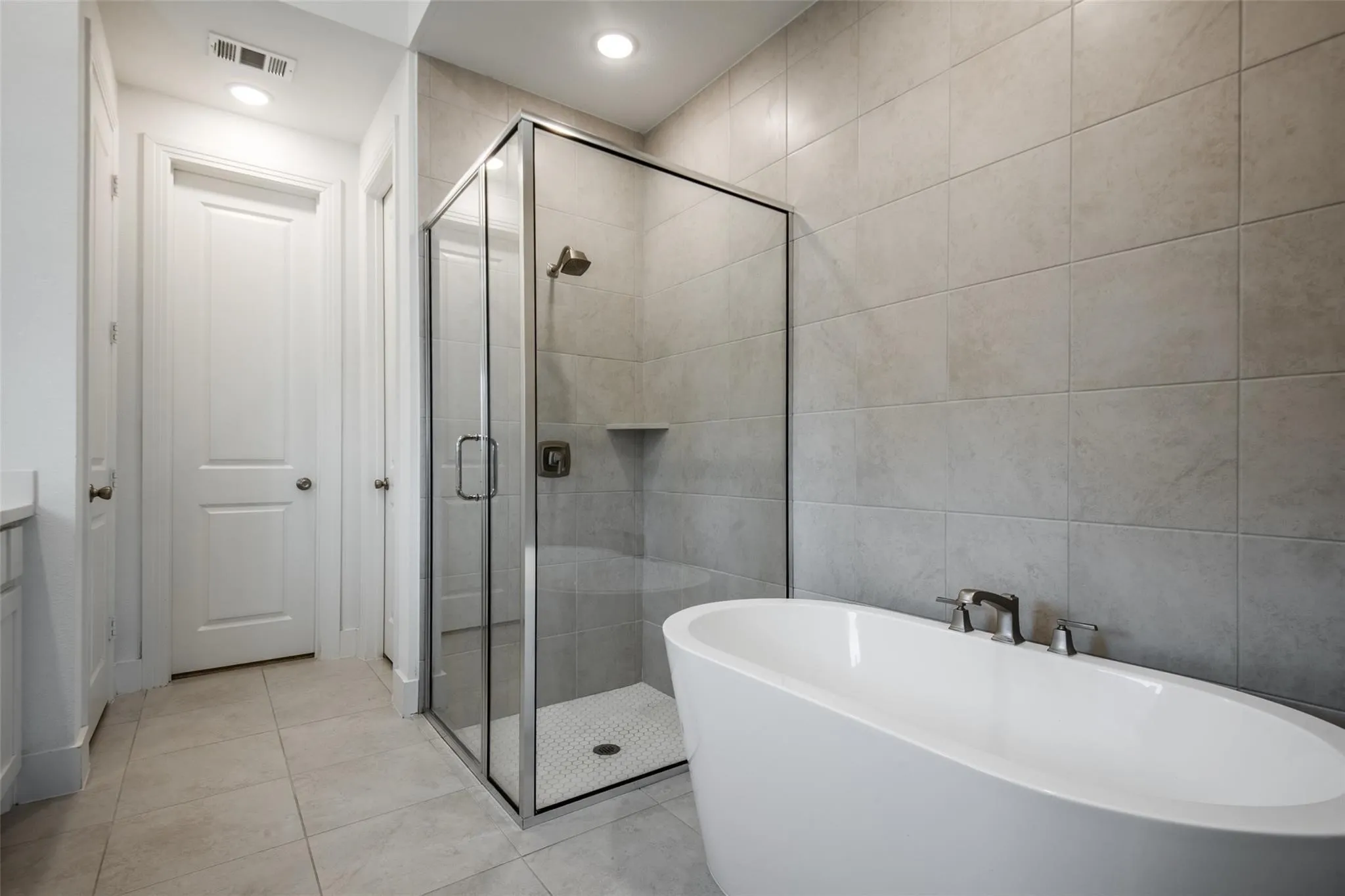 Primary Tub & Shower