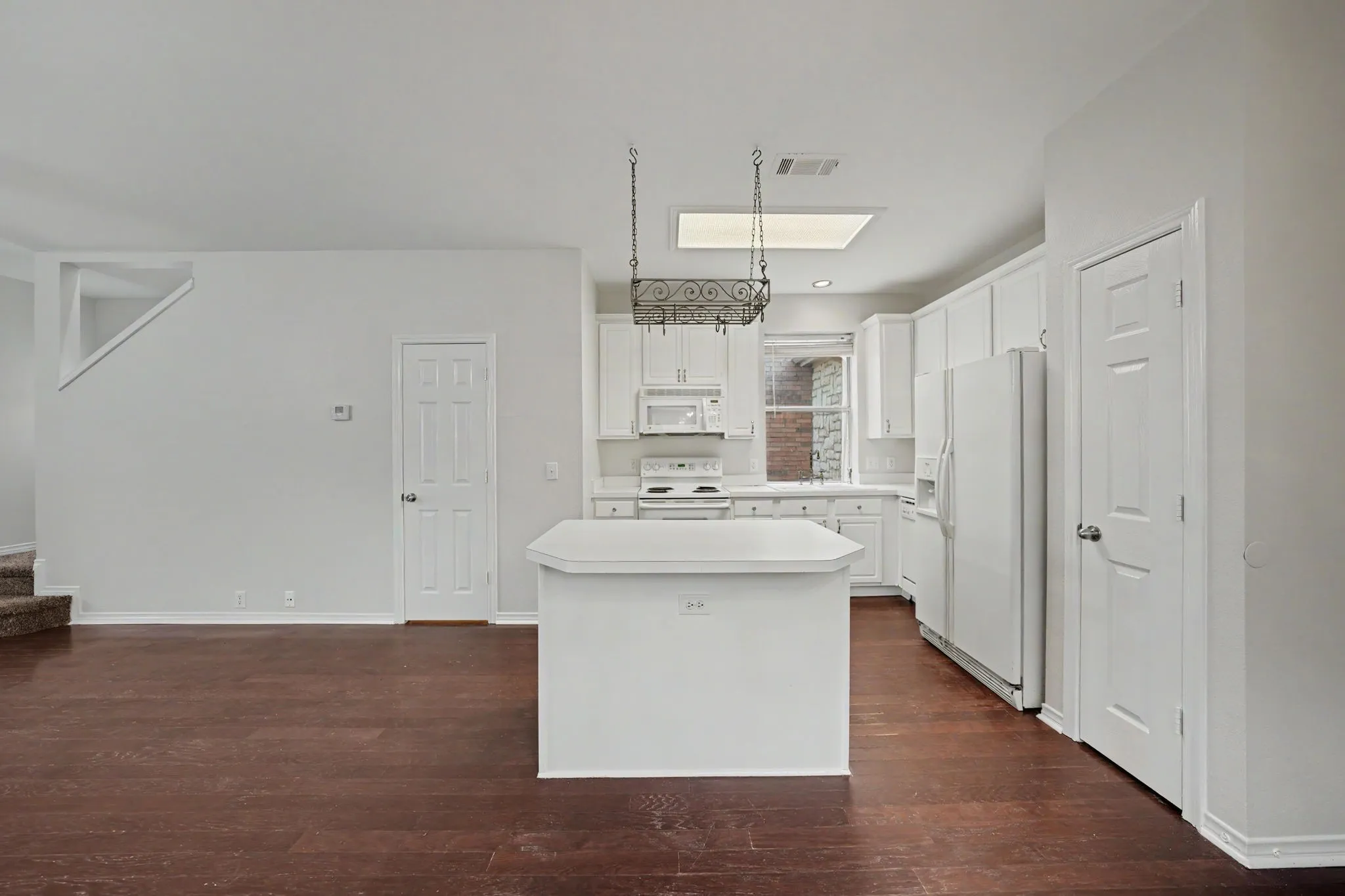 Duplex For Rent in Collin County , 11287 Pear Ridge Drive, Frisco, Texas 75035, 2 Bedroom, 2 Bathroom, 2 Garage spaces, 1,290 Sqft, built in 2003, mls#21401296, Real Estate Agent in Frisco, Homes For Rent in Collin county, Homes For Rent in Frisco, Realtor in Frisco Texas, Real Estate Brokerage Independent Realty Texas, Luminita Cordes Realtor