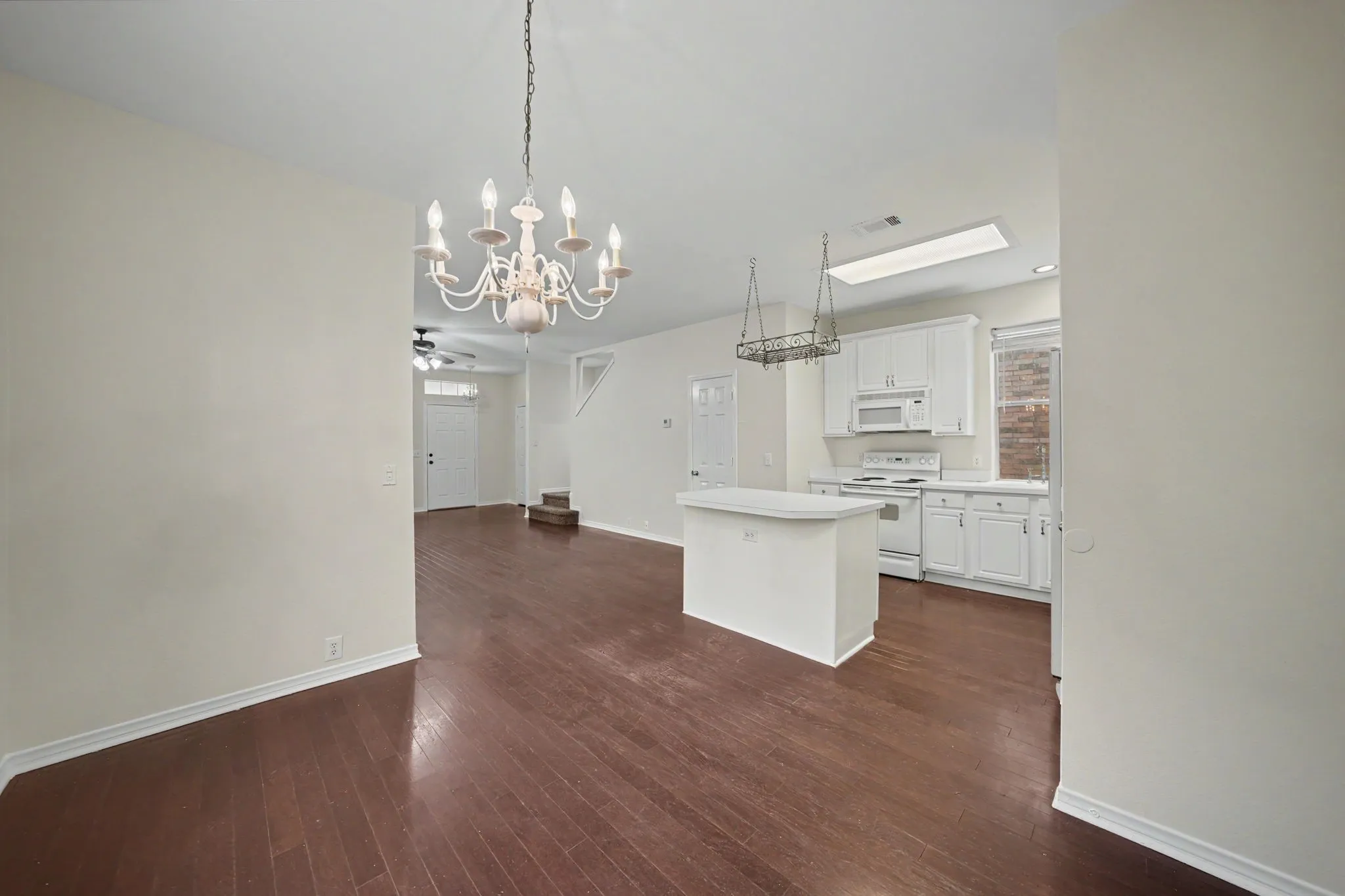 Duplex For Rent in Collin County , 11287 Pear Ridge Drive, Frisco, Texas 75035, 2 Bedroom, 2 Bathroom, 2 Garage spaces, 1,290 Sqft, built in 2003, mls#21401296, Real Estate Agent in Frisco, Homes For Rent in Collin county, Homes For Rent in Frisco, Realtor in Frisco Texas, Real Estate Brokerage Independent Realty Texas, Luminita Cordes Realtor