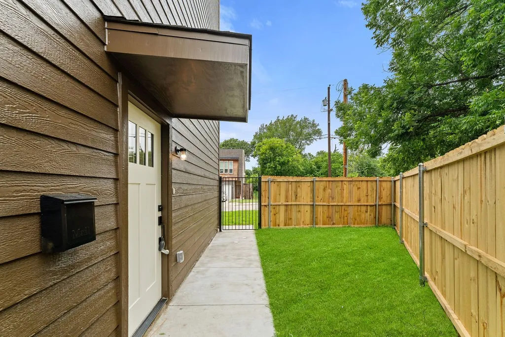 Single Family Residence For Sale in Dallas County , 2428 Saint Clair Drive, Dallas, Texas 75215, 3 Bedroom, 4 Bathroom, 1 Garage spaces, 1,777 Sqft, built in 2026, mls#21401682, Real Estate Agent in Dallas, Homes For Sale in Dallas county, Homes For Sale in Dallas, Realtor in Dallas Texas, Real Estate Brokerage Independent Realty Texas, Luminita Cordes Realtor