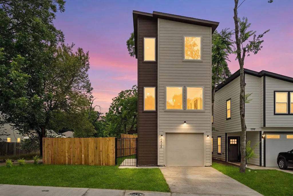 Single Family Residence For Sale in Dallas County , 2428 Saint Clair Drive, Dallas, Texas 75215, 3 Bedroom, 4 Bathroom, 1 Garage spaces, 1,777 Sqft, built in 2026, mls#21401682, Real Estate Agent in Dallas, Homes For Sale in Dallas county, Homes For Sale in Dallas, Realtor in Dallas Texas, Real Estate Brokerage Independent Realty Texas, Luminita Cordes Realtor