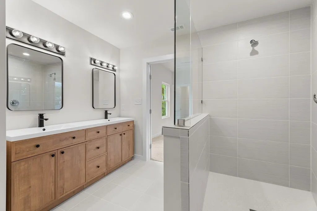 Single Family Residence For Sale in Dallas County , 2428 Saint Clair Drive, Dallas, Texas 75215, 3 Bedroom, 4 Bathroom, 1 Garage spaces, 1,777 Sqft, built in 2026, mls#21401682, Real Estate Agent in Dallas, Homes For Sale in Dallas county, Homes For Sale in Dallas, Realtor in Dallas Texas, Real Estate Brokerage Independent Realty Texas, Luminita Cordes Realtor