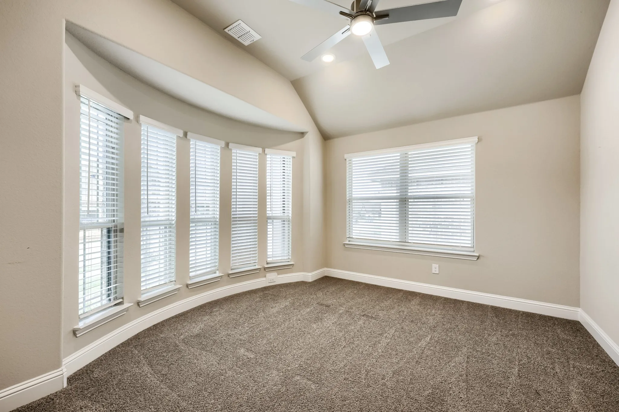 Single Family Residence For Sale in Johnson County , 989 Imperial Eagle Road, Alvarado, Texas 76009, 4 Bedroom, 3 Bathroom, 2 Garage spaces, 1,975 Sqft, built in 2023, mls#21089383, Real Estate Agent in Alvarado, Homes For Sale in Johnson county, Homes For Sale in Alvarado, Realtor in Alvarado Texas, Real Estate Brokerage Independent Realty Texas, Luminita Cordes Realtor