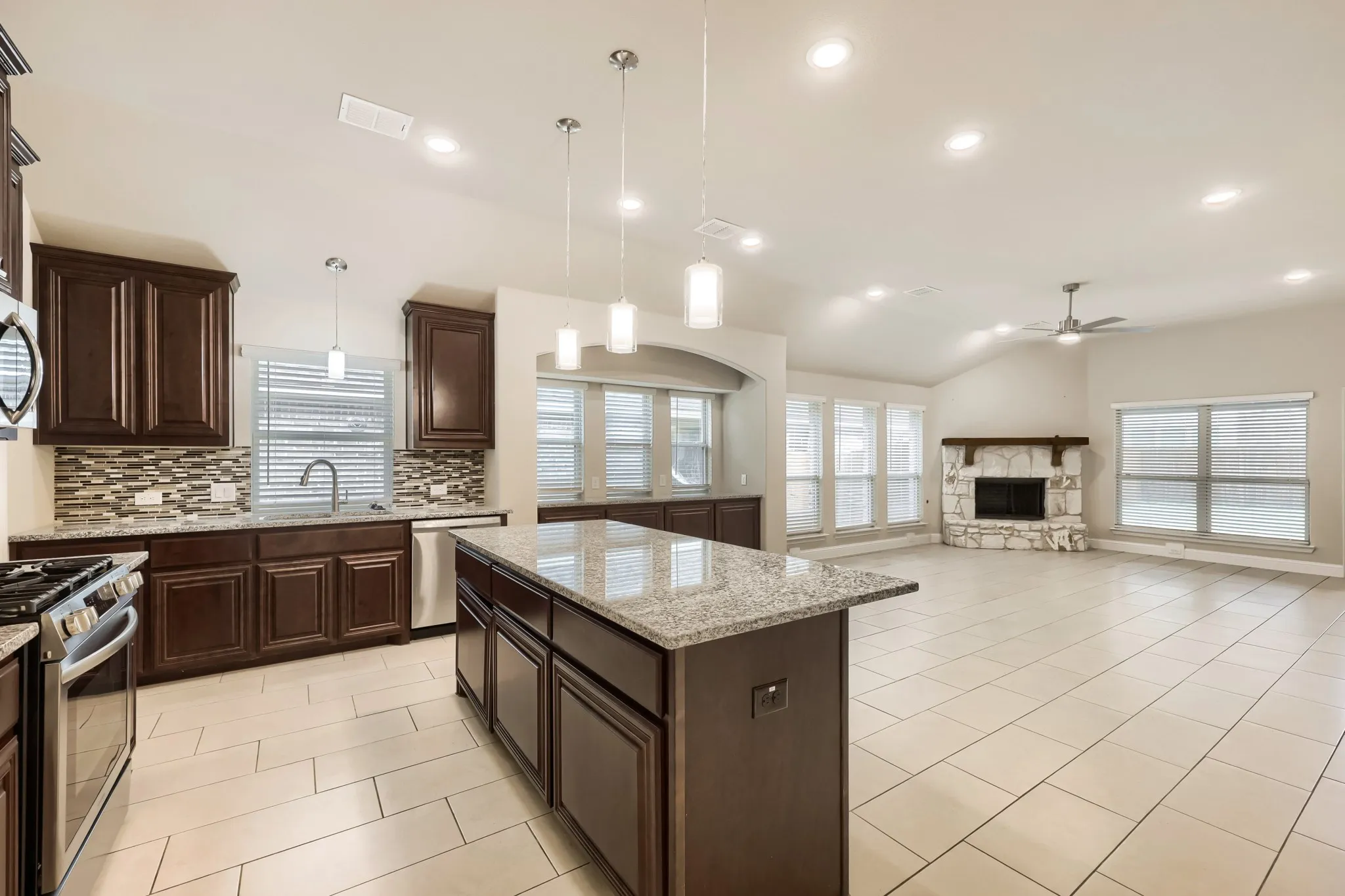 Single Family Residence For Sale in Johnson County , 989 Imperial Eagle Road, Alvarado, Texas 76009, 4 Bedroom, 3 Bathroom, 2 Garage spaces, 1,975 Sqft, built in 2023, mls#21089383, Real Estate Agent in Alvarado, Homes For Sale in Johnson county, Homes For Sale in Alvarado, Realtor in Alvarado Texas, Real Estate Brokerage Independent Realty Texas, Luminita Cordes Realtor