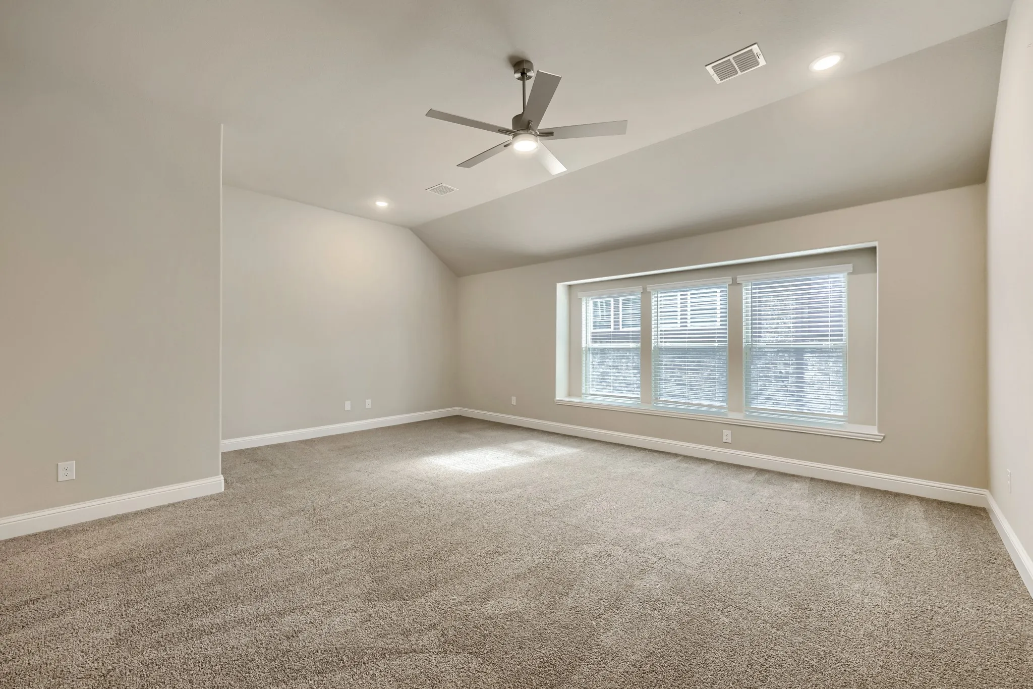 Single Family Residence For Sale in Johnson County , 989 Imperial Eagle Road, Alvarado, Texas 76009, 4 Bedroom, 3 Bathroom, 2 Garage spaces, 1,975 Sqft, built in 2023, mls#21089383, Real Estate Agent in Alvarado, Homes For Sale in Johnson county, Homes For Sale in Alvarado, Realtor in Alvarado Texas, Real Estate Brokerage Independent Realty Texas, Luminita Cordes Realtor