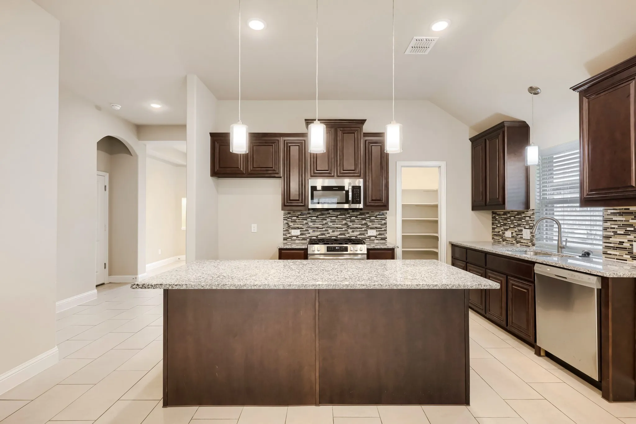 Single Family Residence For Sale in Johnson County , 989 Imperial Eagle Road, Alvarado, Texas 76009, 4 Bedroom, 3 Bathroom, 2 Garage spaces, 1,975 Sqft, built in 2023, mls#21089383, Real Estate Agent in Alvarado, Homes For Sale in Johnson county, Homes For Sale in Alvarado, Realtor in Alvarado Texas, Real Estate Brokerage Independent Realty Texas, Luminita Cordes Realtor