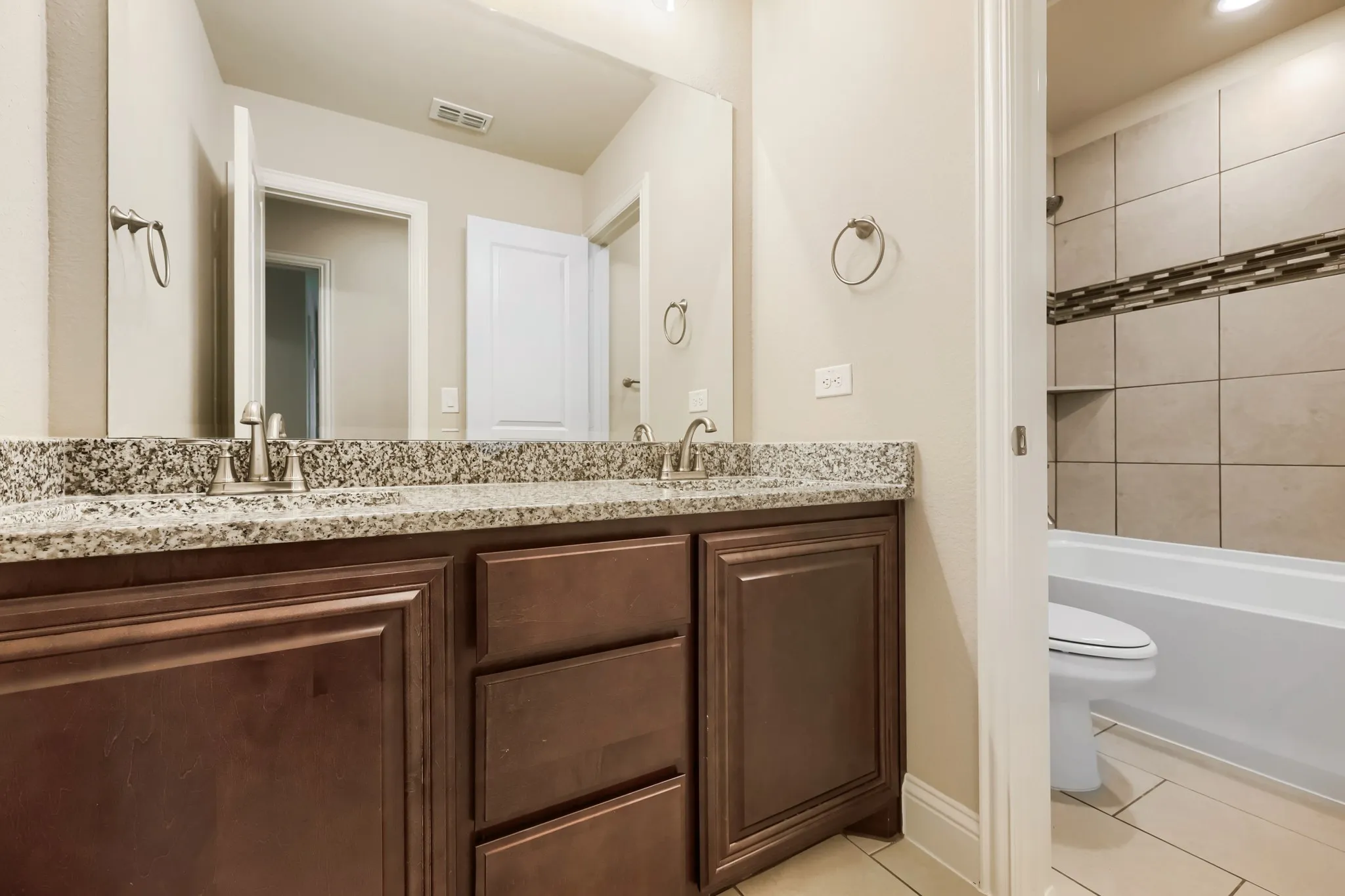 Single Family Residence For Sale in Johnson County , 989 Imperial Eagle Road, Alvarado, Texas 76009, 4 Bedroom, 3 Bathroom, 2 Garage spaces, 1,975 Sqft, built in 2023, mls#21089383, Real Estate Agent in Alvarado, Homes For Sale in Johnson county, Homes For Sale in Alvarado, Realtor in Alvarado Texas, Real Estate Brokerage Independent Realty Texas, Luminita Cordes Realtor