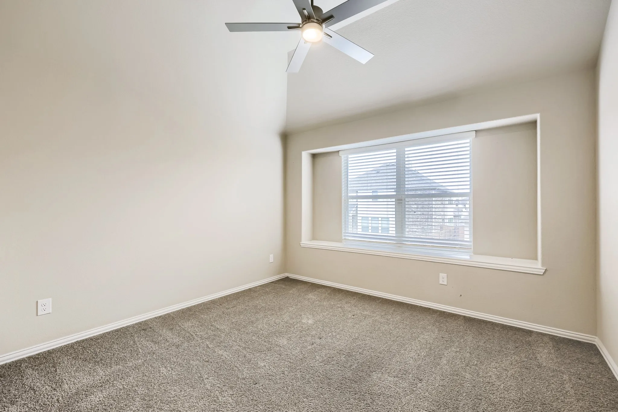 Single Family Residence For Sale in Johnson County , 989 Imperial Eagle Road, Alvarado, Texas 76009, 4 Bedroom, 3 Bathroom, 2 Garage spaces, 1,975 Sqft, built in 2023, mls#21089383, Real Estate Agent in Alvarado, Homes For Sale in Johnson county, Homes For Sale in Alvarado, Realtor in Alvarado Texas, Real Estate Brokerage Independent Realty Texas, Luminita Cordes Realtor