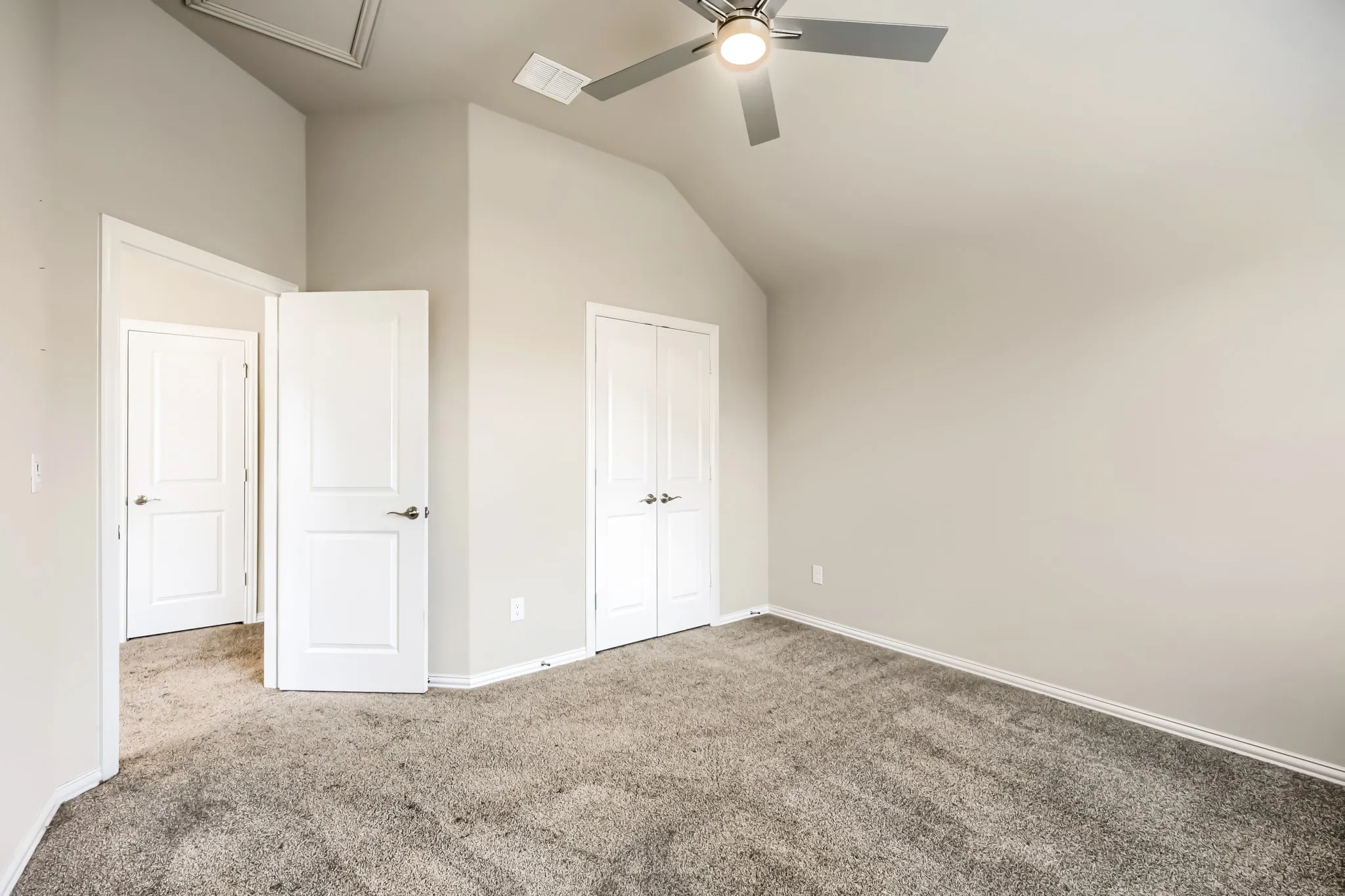Single Family Residence For Sale in Johnson County , 989 Imperial Eagle Road, Alvarado, Texas 76009, 4 Bedroom, 3 Bathroom, 2 Garage spaces, 1,975 Sqft, built in 2023, mls#21089383, Real Estate Agent in Alvarado, Homes For Sale in Johnson county, Homes For Sale in Alvarado, Realtor in Alvarado Texas, Real Estate Brokerage Independent Realty Texas, Luminita Cordes Realtor