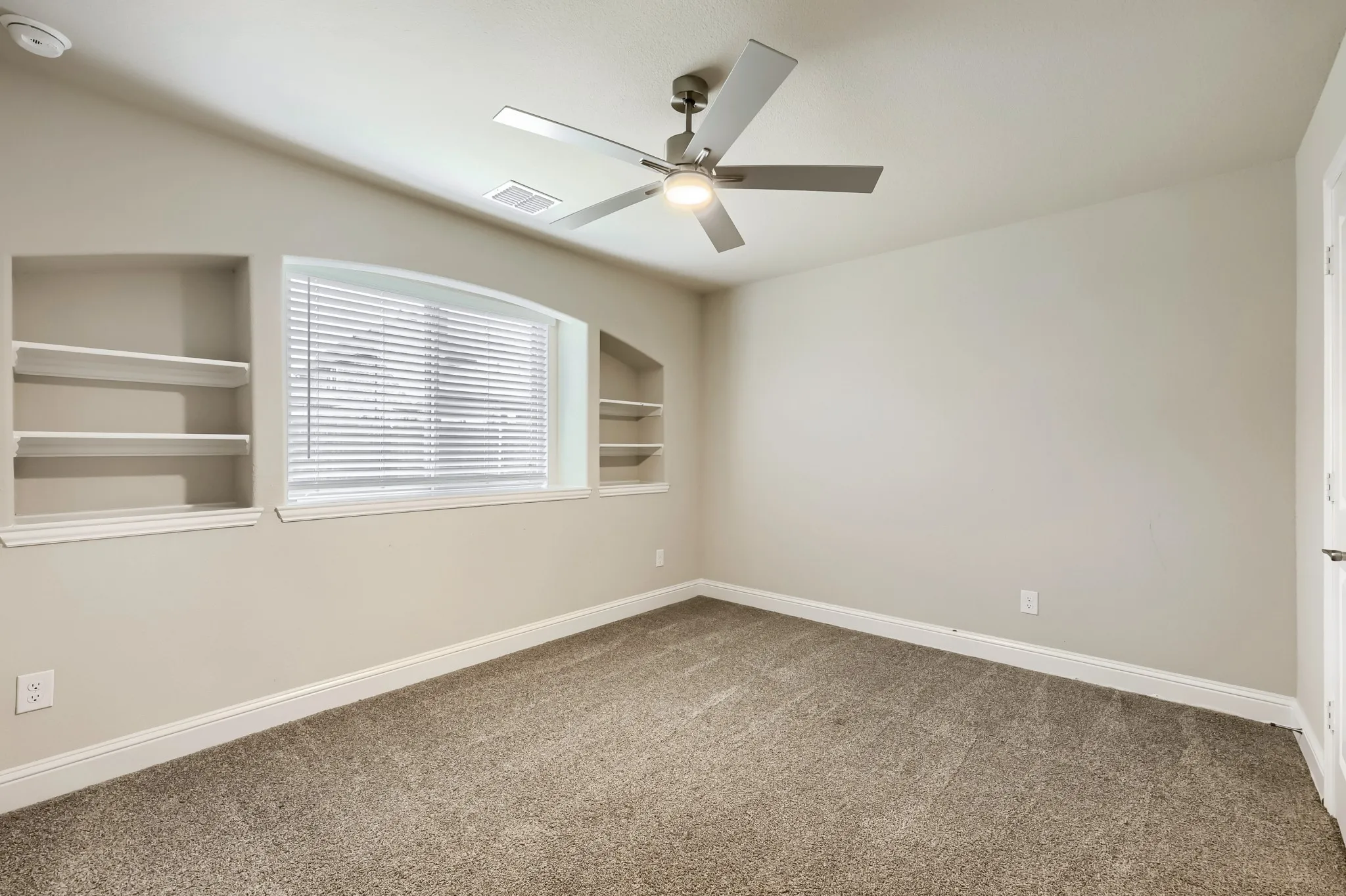 Single Family Residence For Sale in Johnson County , 989 Imperial Eagle Road, Alvarado, Texas 76009, 4 Bedroom, 3 Bathroom, 2 Garage spaces, 1,975 Sqft, built in 2023, mls#21089383, Real Estate Agent in Alvarado, Homes For Sale in Johnson county, Homes For Sale in Alvarado, Realtor in Alvarado Texas, Real Estate Brokerage Independent Realty Texas, Luminita Cordes Realtor