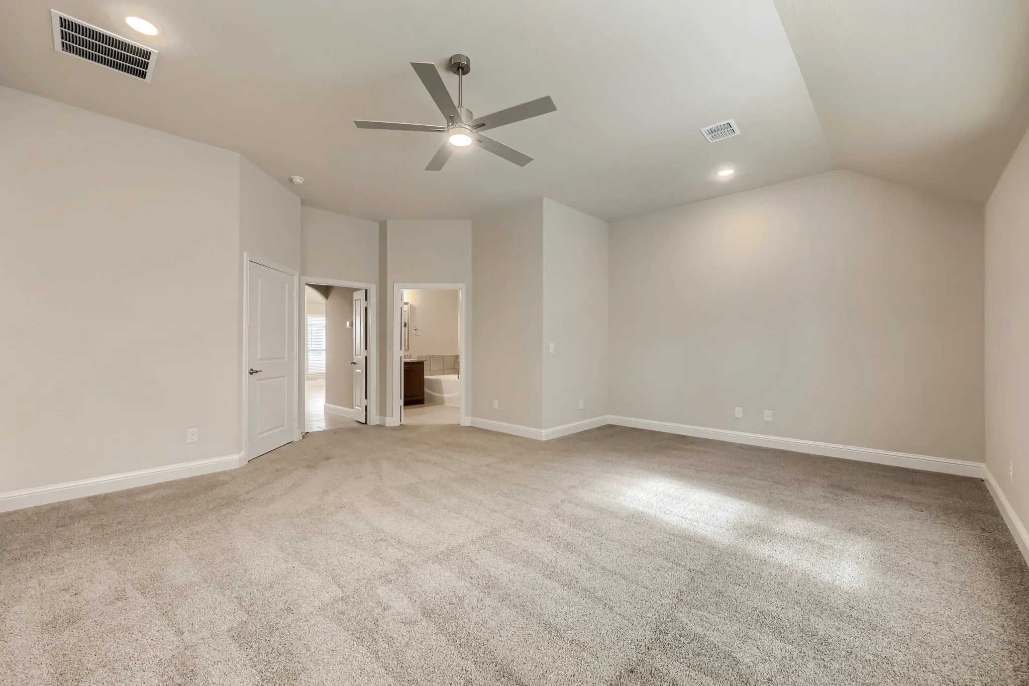 Single Family Residence For Sale in Johnson County , 989 Imperial Eagle Road, Alvarado, Texas 76009, 4 Bedroom, 3 Bathroom, 2 Garage spaces, 1,975 Sqft, built in 2023, mls#21089383, Real Estate Agent in Alvarado, Homes For Sale in Johnson county, Homes For Sale in Alvarado, Realtor in Alvarado Texas, Real Estate Brokerage Independent Realty Texas, Luminita Cordes Realtor