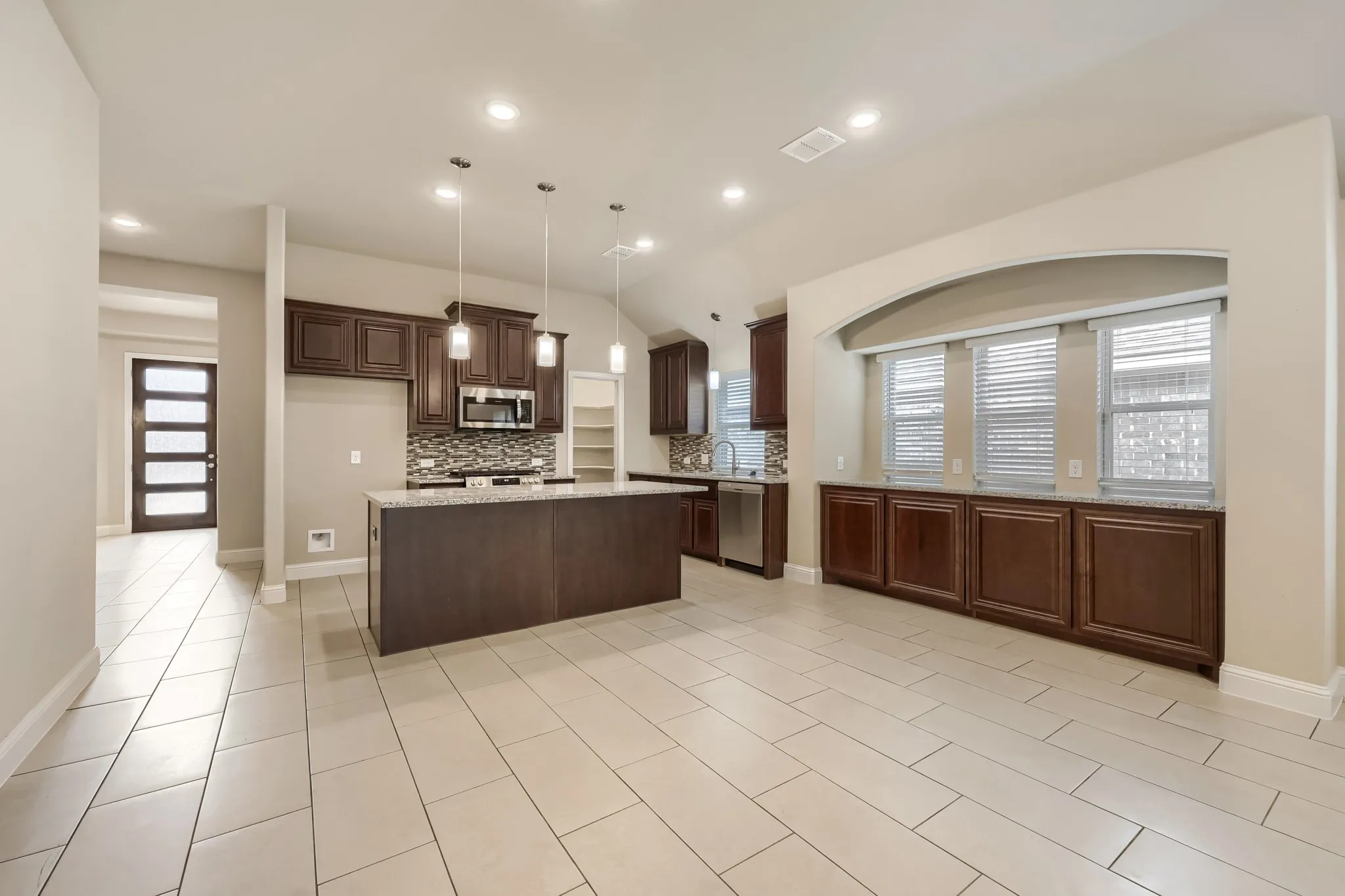 Single Family Residence For Sale in Johnson County , 989 Imperial Eagle Road, Alvarado, Texas 76009, 4 Bedroom, 3 Bathroom, 2 Garage spaces, 1,975 Sqft, built in 2023, mls#21089383, Real Estate Agent in Alvarado, Homes For Sale in Johnson county, Homes For Sale in Alvarado, Realtor in Alvarado Texas, Real Estate Brokerage Independent Realty Texas, Luminita Cordes Realtor