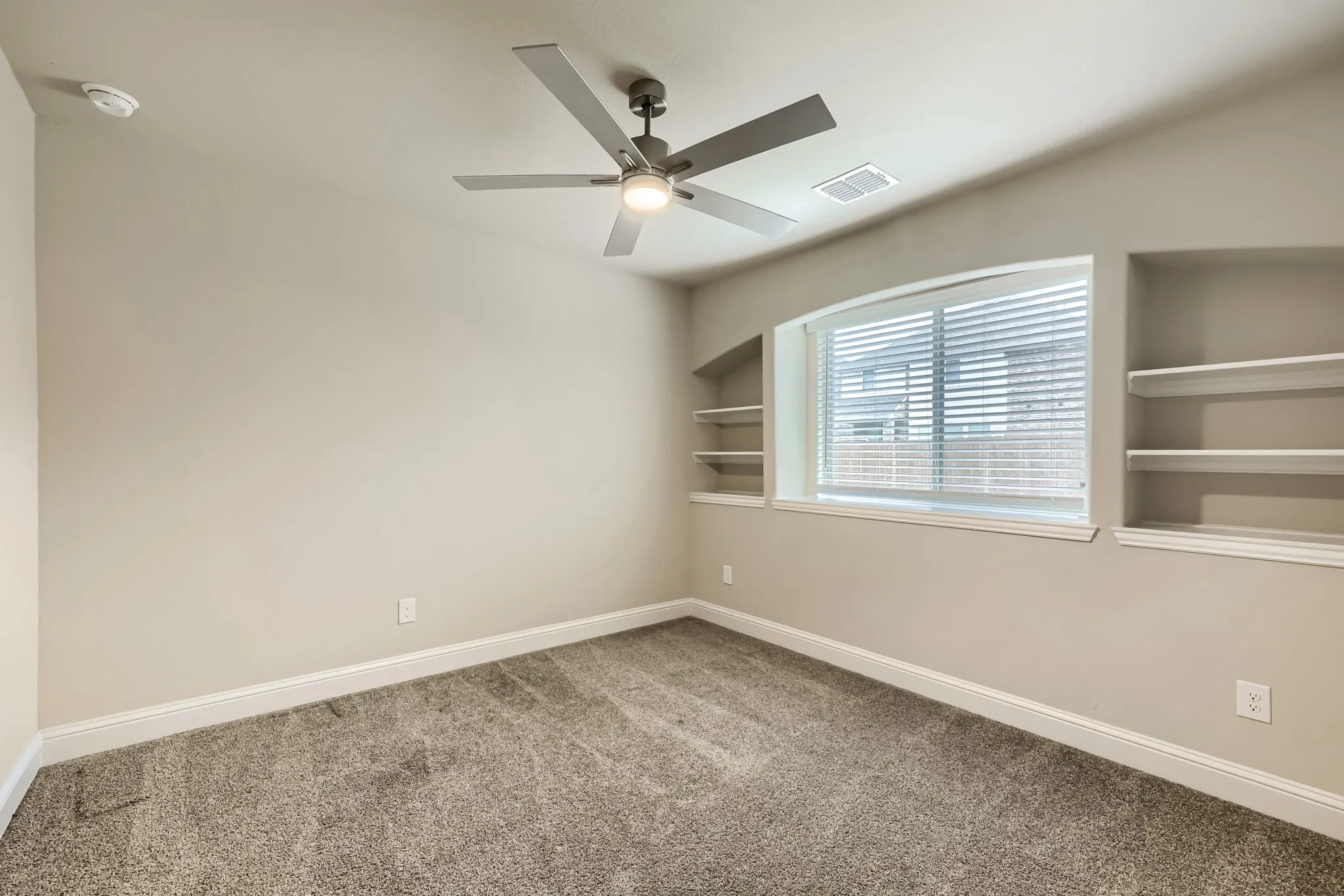 Single Family Residence For Sale in Johnson County , 989 Imperial Eagle Road, Alvarado, Texas 76009, 4 Bedroom, 3 Bathroom, 2 Garage spaces, 1,975 Sqft, built in 2023, mls#21089383, Real Estate Agent in Alvarado, Homes For Sale in Johnson county, Homes For Sale in Alvarado, Realtor in Alvarado Texas, Real Estate Brokerage Independent Realty Texas, Luminita Cordes Realtor