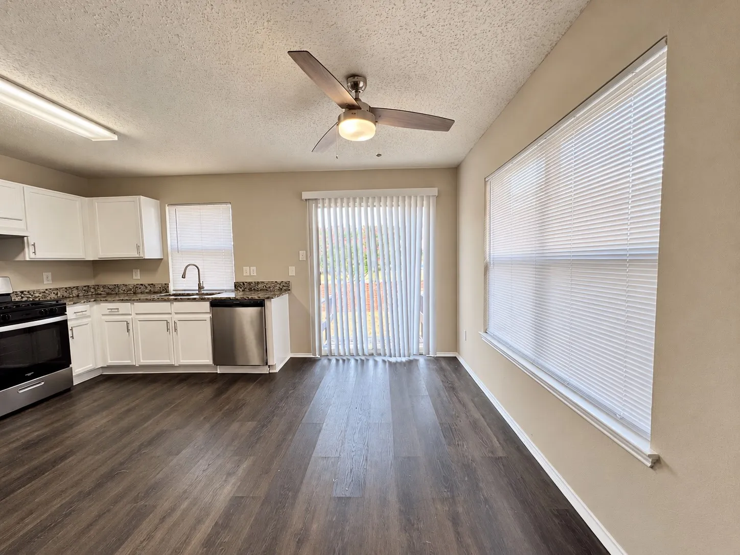 Single Family Residence For Rent in Tarrant County , 4604 Cool Ridge Court, Fort Worth, Texas 76133, 3 Bedroom, 2 Bathroom, 2 Garage spaces, 1,358 Sqft, built in 2002, mls#21402032, Real Estate Agent in Fort Worth, Homes For Rent in Tarrant county, Homes For Rent in Fort Worth, Realtor in Fort Worth Texas, Real Estate Brokerage Independent Realty Texas, Luminita Cordes Realtor