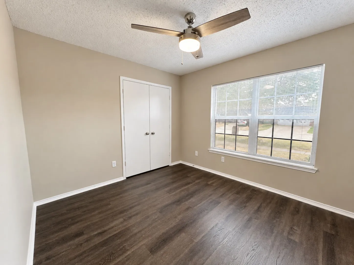 Single Family Residence For Rent in Tarrant County , 4604 Cool Ridge Court, Fort Worth, Texas 76133, 3 Bedroom, 2 Bathroom, 2 Garage spaces, 1,358 Sqft, built in 2002, mls#21402032, Real Estate Agent in Fort Worth, Homes For Rent in Tarrant county, Homes For Rent in Fort Worth, Realtor in Fort Worth Texas, Real Estate Brokerage Independent Realty Texas, Luminita Cordes Realtor