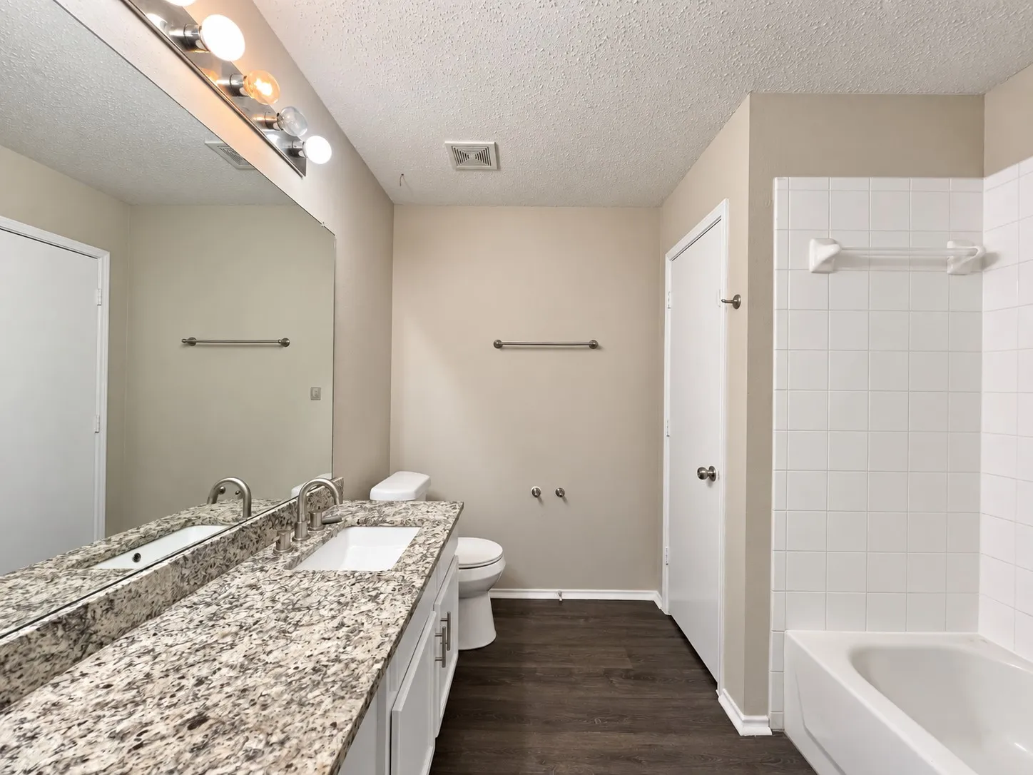 Single Family Residence For Rent in Tarrant County , 4604 Cool Ridge Court, Fort Worth, Texas 76133, 3 Bedroom, 2 Bathroom, 2 Garage spaces, 1,358 Sqft, built in 2002, mls#21402032, Real Estate Agent in Fort Worth, Homes For Rent in Tarrant county, Homes For Rent in Fort Worth, Realtor in Fort Worth Texas, Real Estate Brokerage Independent Realty Texas, Luminita Cordes Realtor