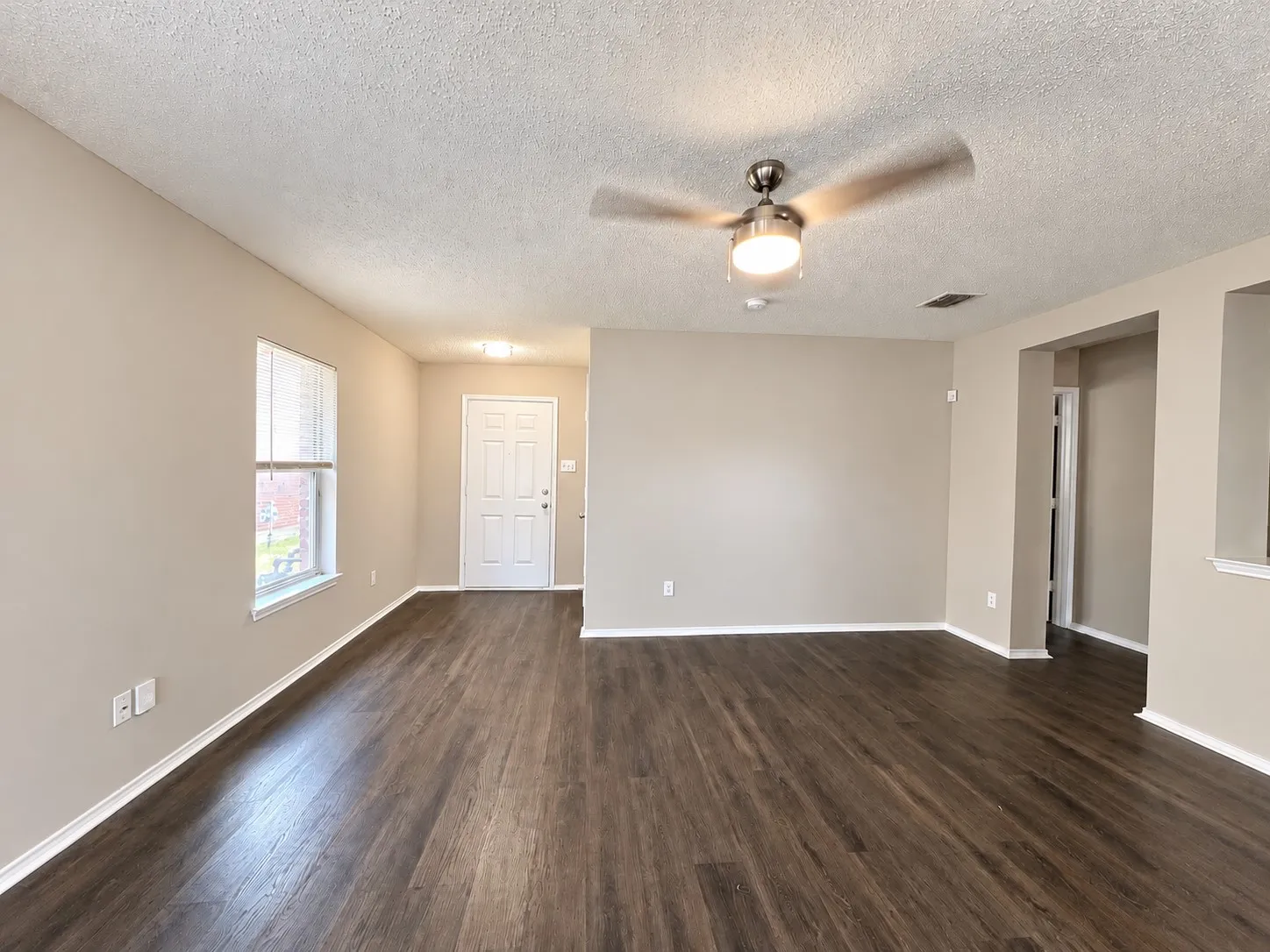 Single Family Residence For Rent in Tarrant County , 4604 Cool Ridge Court, Fort Worth, Texas 76133, 3 Bedroom, 2 Bathroom, 2 Garage spaces, 1,358 Sqft, built in 2002, mls#21402032, Real Estate Agent in Fort Worth, Homes For Rent in Tarrant county, Homes For Rent in Fort Worth, Realtor in Fort Worth Texas, Real Estate Brokerage Independent Realty Texas, Luminita Cordes Realtor