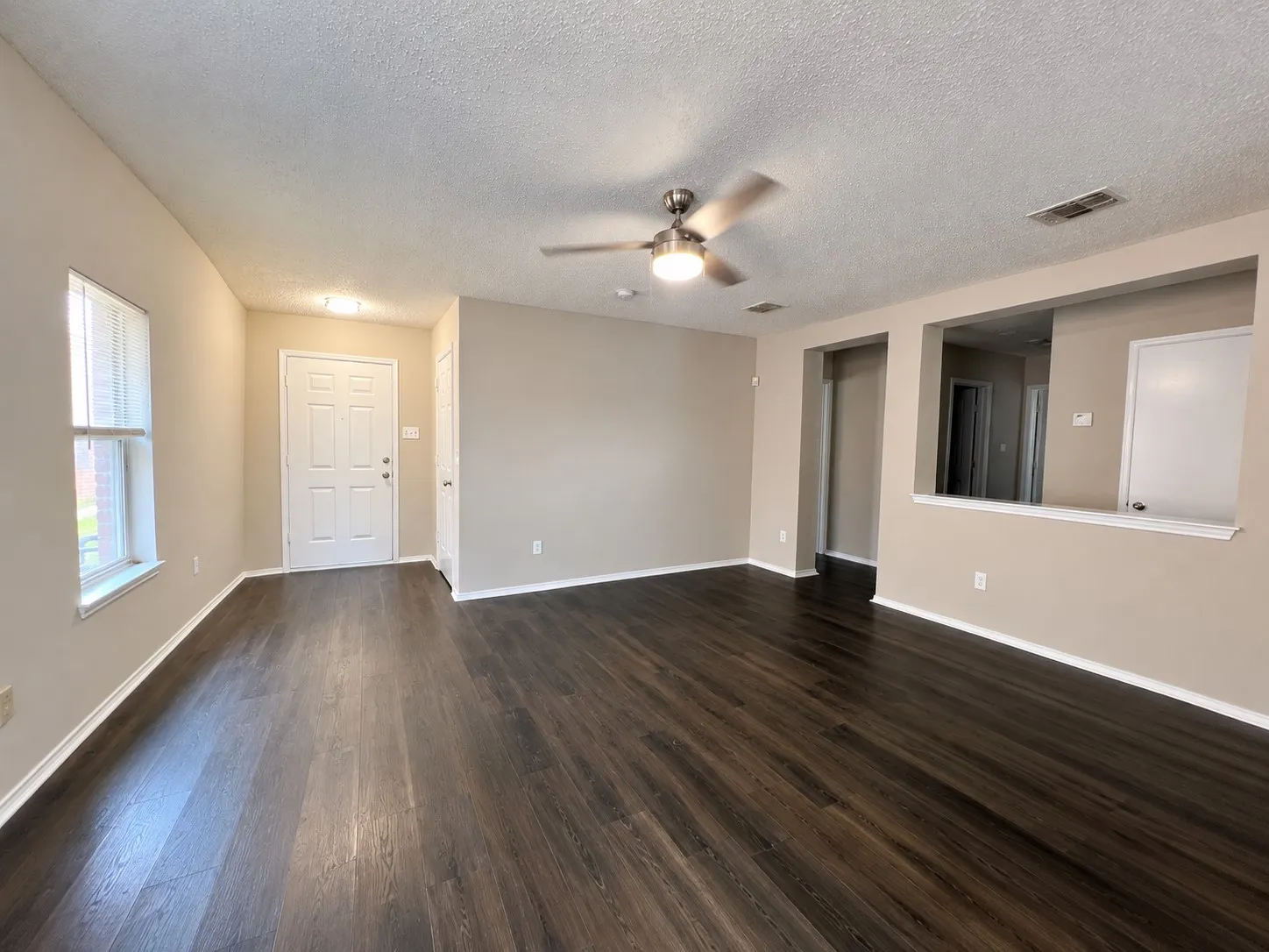 Single Family Residence For Rent in Tarrant County , 4604 Cool Ridge Court, Fort Worth, Texas 76133, 3 Bedroom, 2 Bathroom, 2 Garage spaces, 1,358 Sqft, built in 2002, mls#21402032, Real Estate Agent in Fort Worth, Homes For Rent in Tarrant county, Homes For Rent in Fort Worth, Realtor in Fort Worth Texas, Real Estate Brokerage Independent Realty Texas, Luminita Cordes Realtor