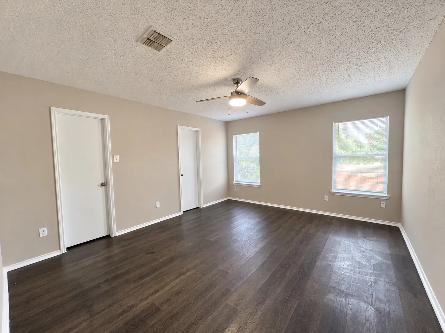 Single Family Residence For Rent in Tarrant County , 4604 Cool Ridge Court, Fort Worth, Texas 76133, 3 Bedroom, 2 Bathroom, 2 Garage spaces, 1,358 Sqft, built in 2002, mls#21402032, Real Estate Agent in Fort Worth, Homes For Rent in Tarrant county, Homes For Rent in Fort Worth, Realtor in Fort Worth Texas, Real Estate Brokerage Independent Realty Texas, Luminita Cordes Realtor