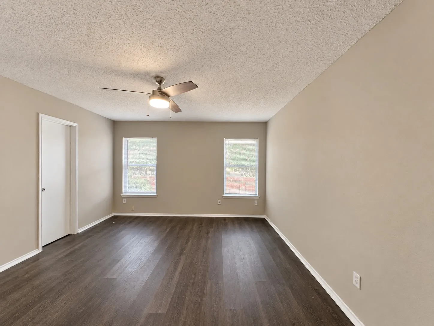 Single Family Residence For Rent in Tarrant County , 4604 Cool Ridge Court, Fort Worth, Texas 76133, 3 Bedroom, 2 Bathroom, 2 Garage spaces, 1,358 Sqft, built in 2002, mls#21402032, Real Estate Agent in Fort Worth, Homes For Rent in Tarrant county, Homes For Rent in Fort Worth, Realtor in Fort Worth Texas, Real Estate Brokerage Independent Realty Texas, Luminita Cordes Realtor