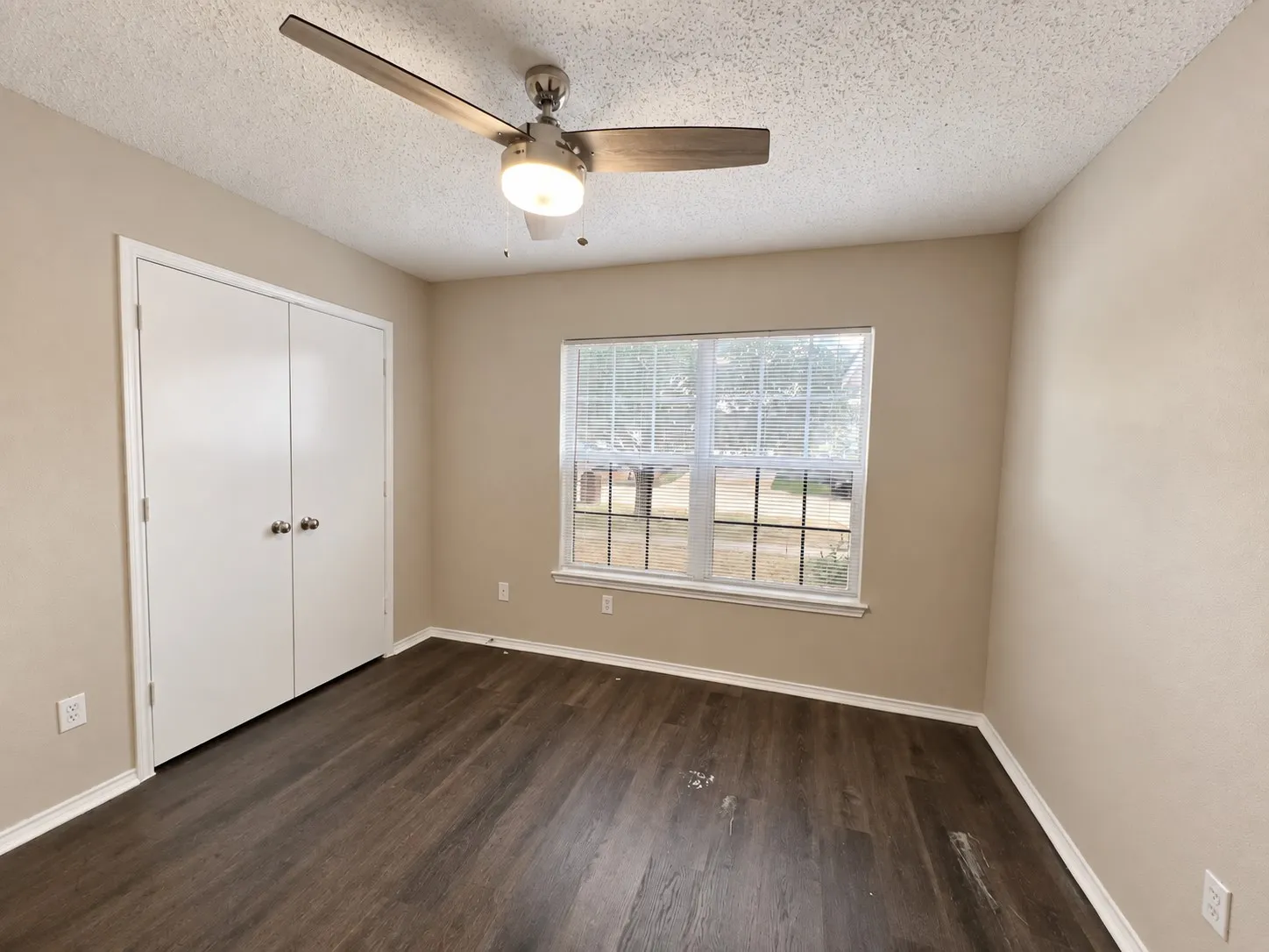 Single Family Residence For Rent in Tarrant County , 4604 Cool Ridge Court, Fort Worth, Texas 76133, 3 Bedroom, 2 Bathroom, 2 Garage spaces, 1,358 Sqft, built in 2002, mls#21402032, Real Estate Agent in Fort Worth, Homes For Rent in Tarrant county, Homes For Rent in Fort Worth, Realtor in Fort Worth Texas, Real Estate Brokerage Independent Realty Texas, Luminita Cordes Realtor