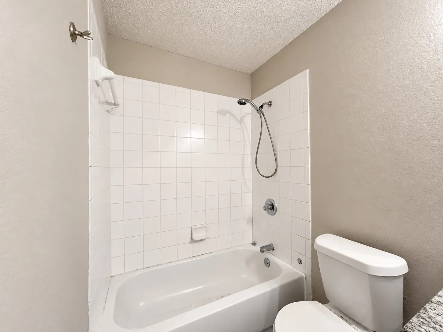 Single Family Residence For Rent in Tarrant County , 4604 Cool Ridge Court, Fort Worth, Texas 76133, 3 Bedroom, 2 Bathroom, 2 Garage spaces, 1,358 Sqft, built in 2002, mls#21402032, Real Estate Agent in Fort Worth, Homes For Rent in Tarrant county, Homes For Rent in Fort Worth, Realtor in Fort Worth Texas, Real Estate Brokerage Independent Realty Texas, Luminita Cordes Realtor