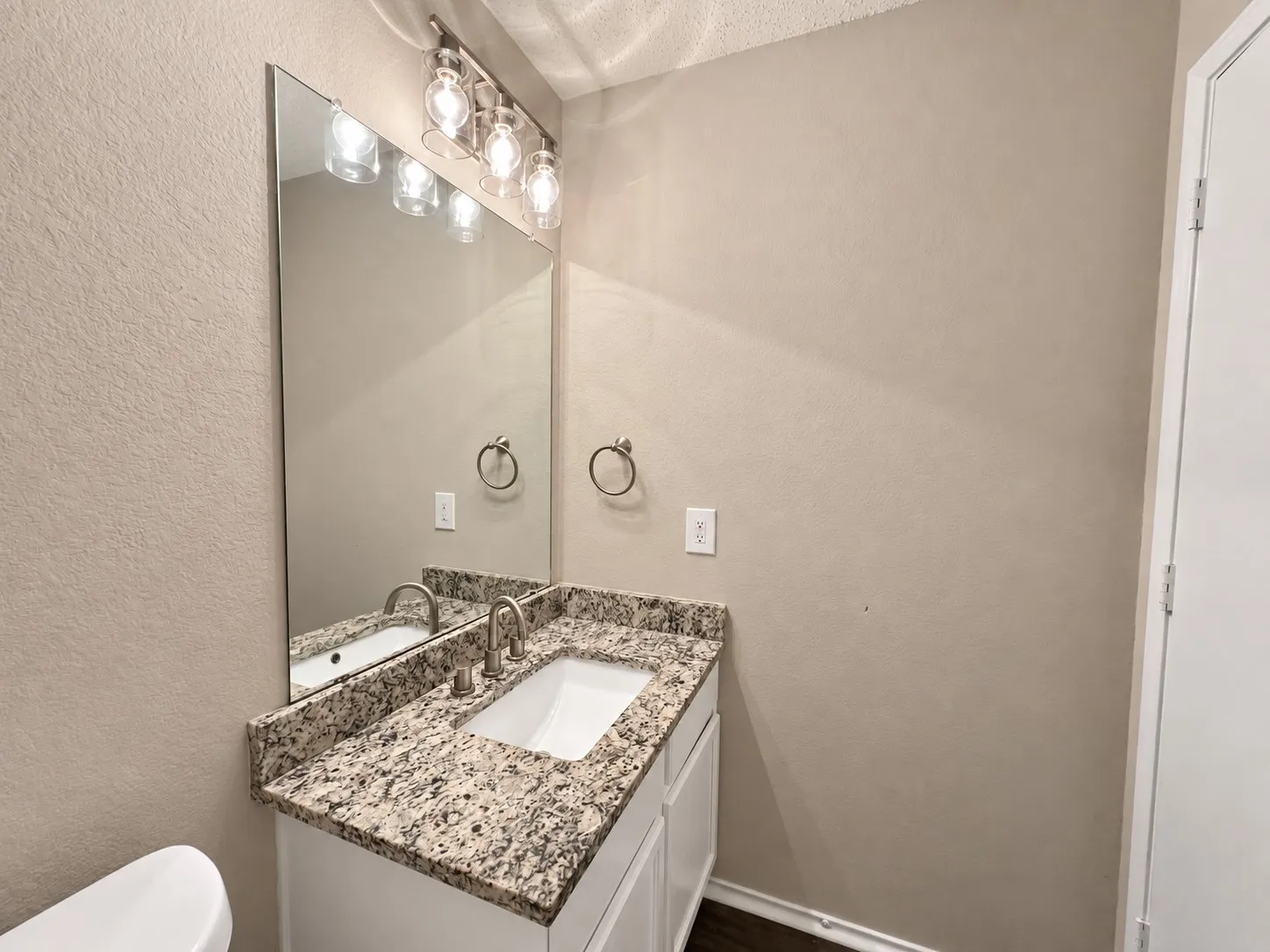 Single Family Residence For Rent in Tarrant County , 4604 Cool Ridge Court, Fort Worth, Texas 76133, 3 Bedroom, 2 Bathroom, 2 Garage spaces, 1,358 Sqft, built in 2002, mls#21402032, Real Estate Agent in Fort Worth, Homes For Rent in Tarrant county, Homes For Rent in Fort Worth, Realtor in Fort Worth Texas, Real Estate Brokerage Independent Realty Texas, Luminita Cordes Realtor
