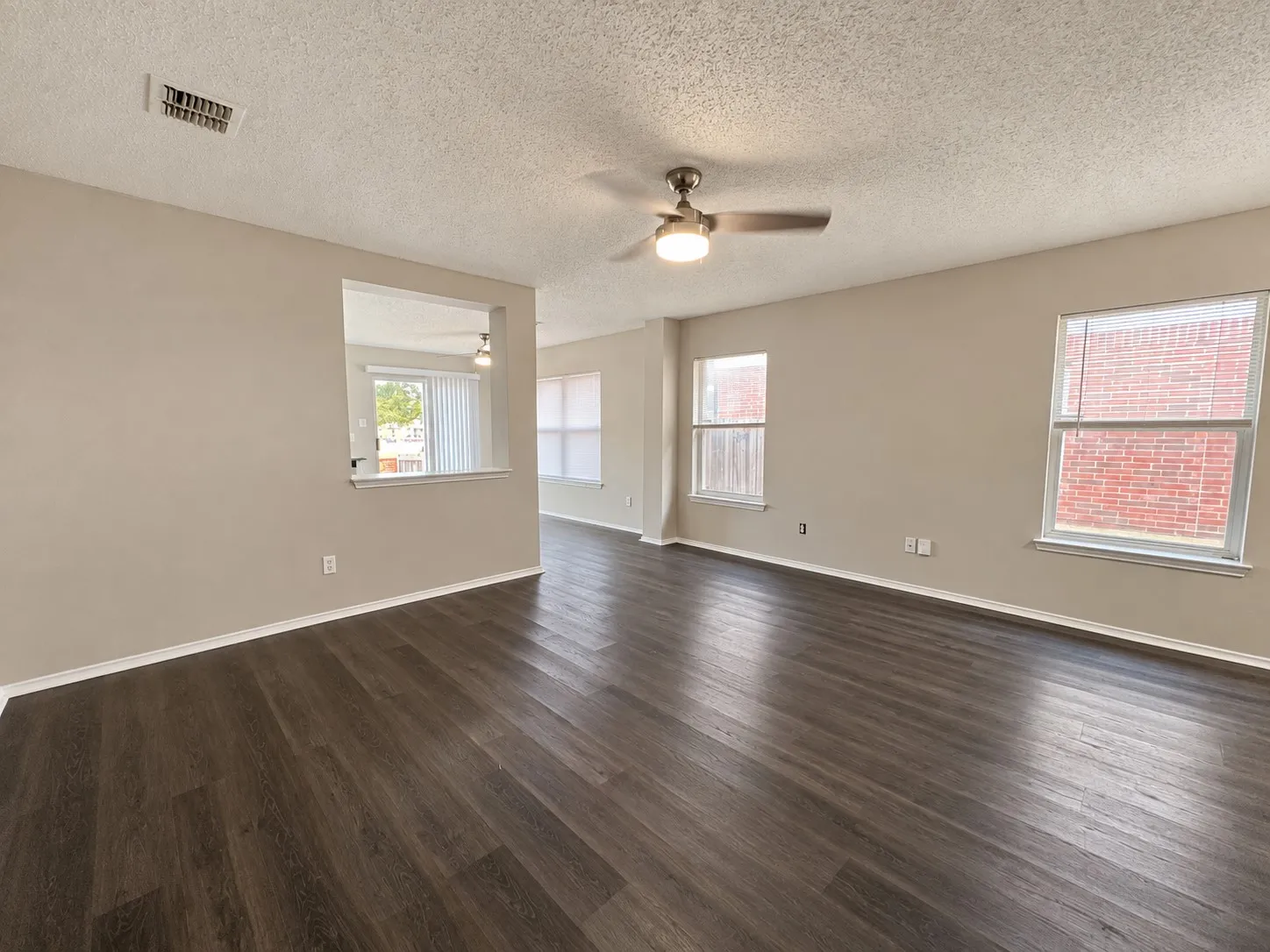 Single Family Residence For Rent in Tarrant County , 4604 Cool Ridge Court, Fort Worth, Texas 76133, 3 Bedroom, 2 Bathroom, 2 Garage spaces, 1,358 Sqft, built in 2002, mls#21402032, Real Estate Agent in Fort Worth, Homes For Rent in Tarrant county, Homes For Rent in Fort Worth, Realtor in Fort Worth Texas, Real Estate Brokerage Independent Realty Texas, Luminita Cordes Realtor