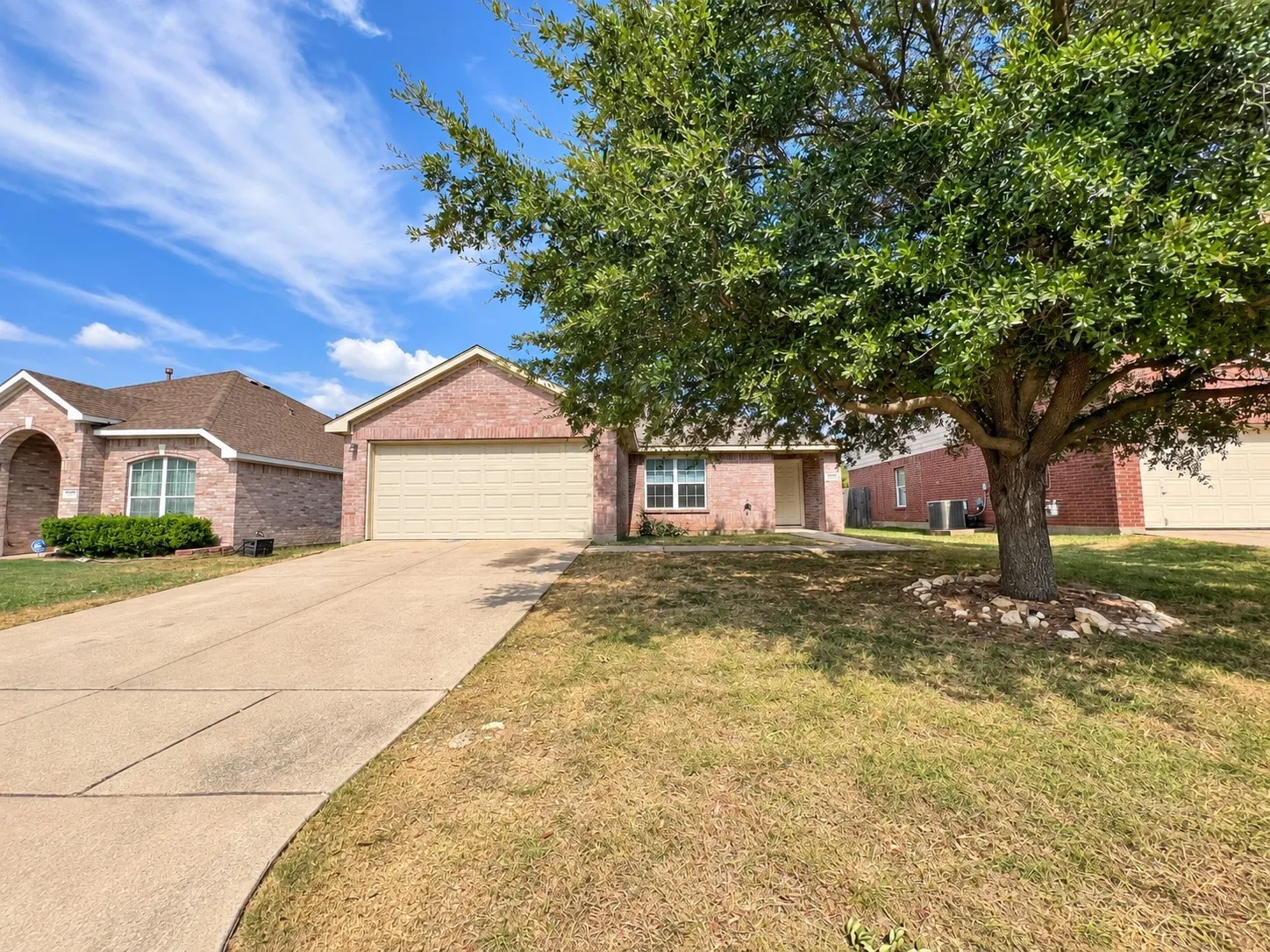 Single Family Residence For Rent in Tarrant County , 4604 Cool Ridge Court, Fort Worth, Texas 76133, 3 Bedroom, 2 Bathroom, 2 Garage spaces, 1,358 Sqft, built in 2002, mls#21402032, Real Estate Agent in Fort Worth, Homes For Rent in Tarrant county, Homes For Rent in Fort Worth, Realtor in Fort Worth Texas, Real Estate Brokerage Independent Realty Texas, Luminita Cordes Realtor