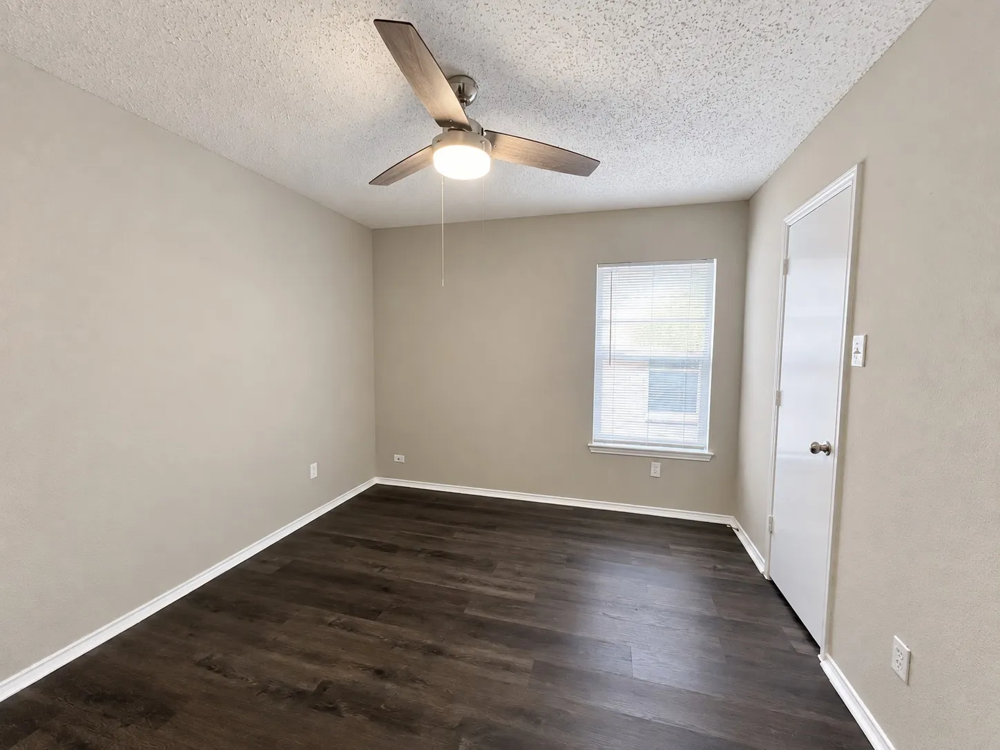 Single Family Residence For Rent in Tarrant County , 4604 Cool Ridge Court, Fort Worth, Texas 76133, 3 Bedroom, 2 Bathroom, 2 Garage spaces, 1,358 Sqft, built in 2002, mls#21402032, Real Estate Agent in Fort Worth, Homes For Rent in Tarrant county, Homes For Rent in Fort Worth, Realtor in Fort Worth Texas, Real Estate Brokerage Independent Realty Texas, Luminita Cordes Realtor