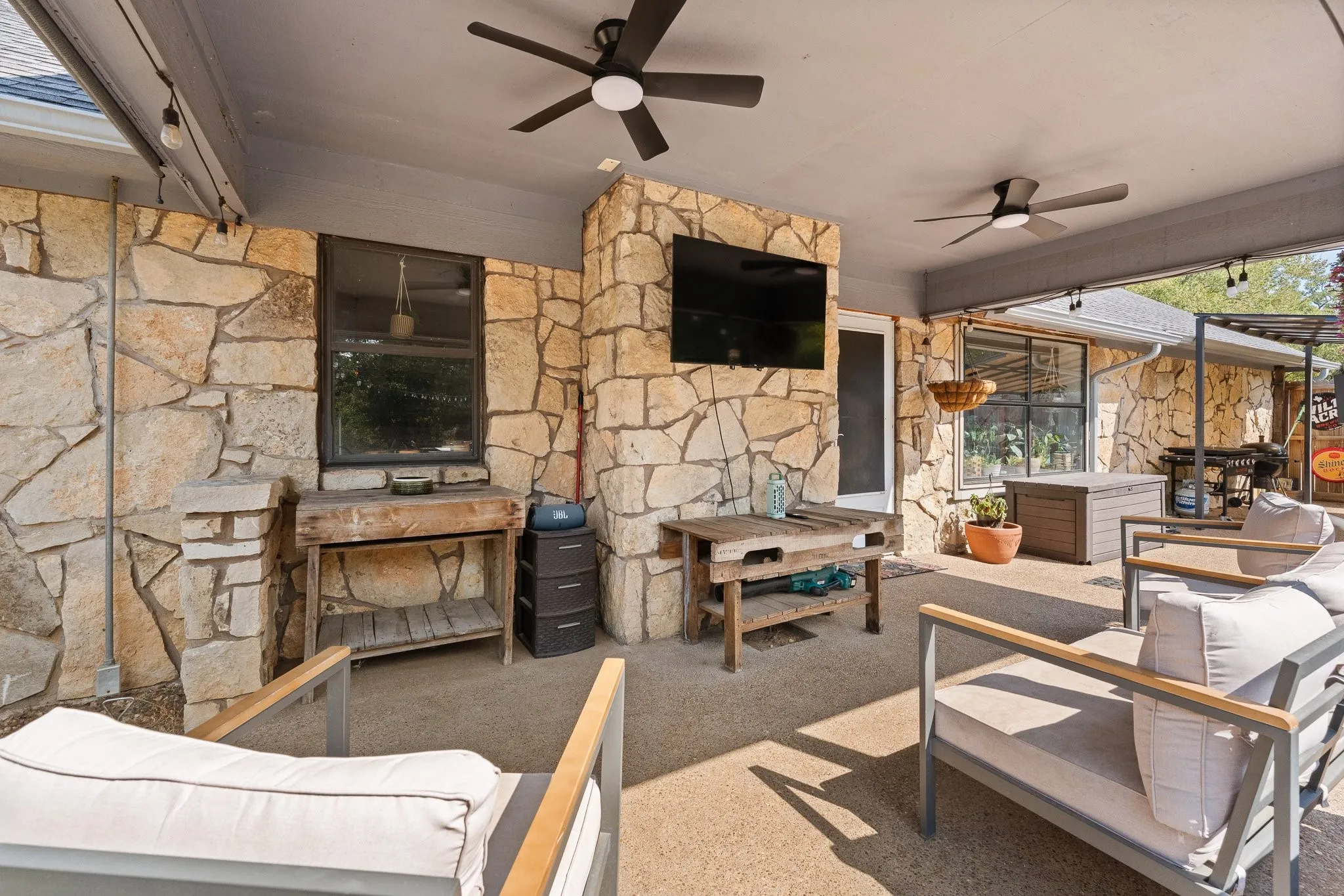 Single Family Residence For Sale in Johnson County , 312 Trailwood Drive, Joshua, Texas 76058, 4 Bedroom, 3 Bathroom, Garage spaces, 2,132 Sqft, built in 1981, mls#21399024, Real Estate Agent in Joshua, Homes For Sale in Johnson county, Homes For Sale in Joshua, Realtor in Joshua Texas, Real Estate Brokerage Independent Realty Texas, Luminita Cordes Realtor