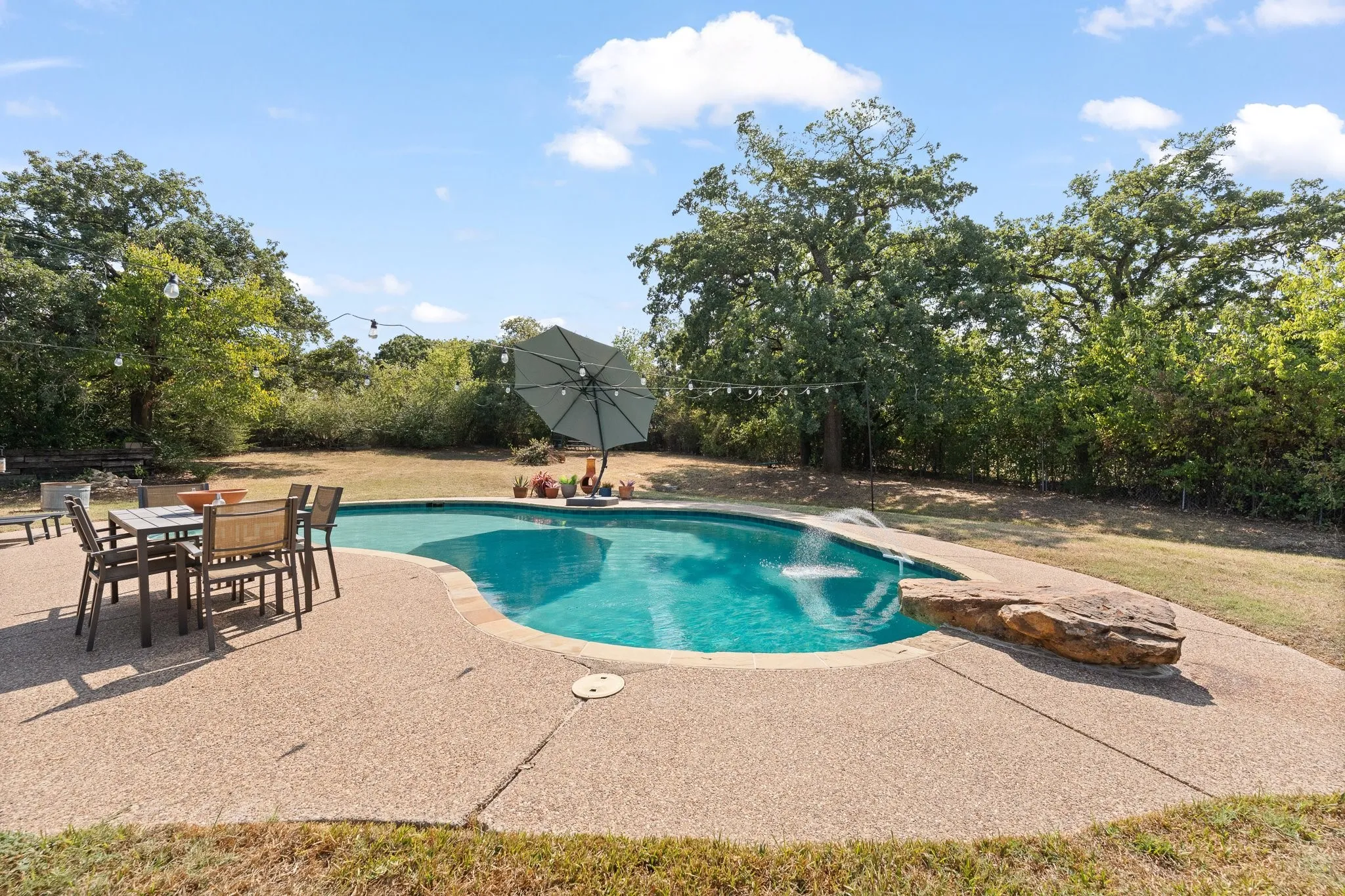 Single Family Residence For Sale in Johnson County , 312 Trailwood Drive, Joshua, Texas 76058, 4 Bedroom, 3 Bathroom, Garage spaces, 2,132 Sqft, built in 1981, mls#21399024, Real Estate Agent in Joshua, Homes For Sale in Johnson county, Homes For Sale in Joshua, Realtor in Joshua Texas, Real Estate Brokerage Independent Realty Texas, Luminita Cordes Realtor