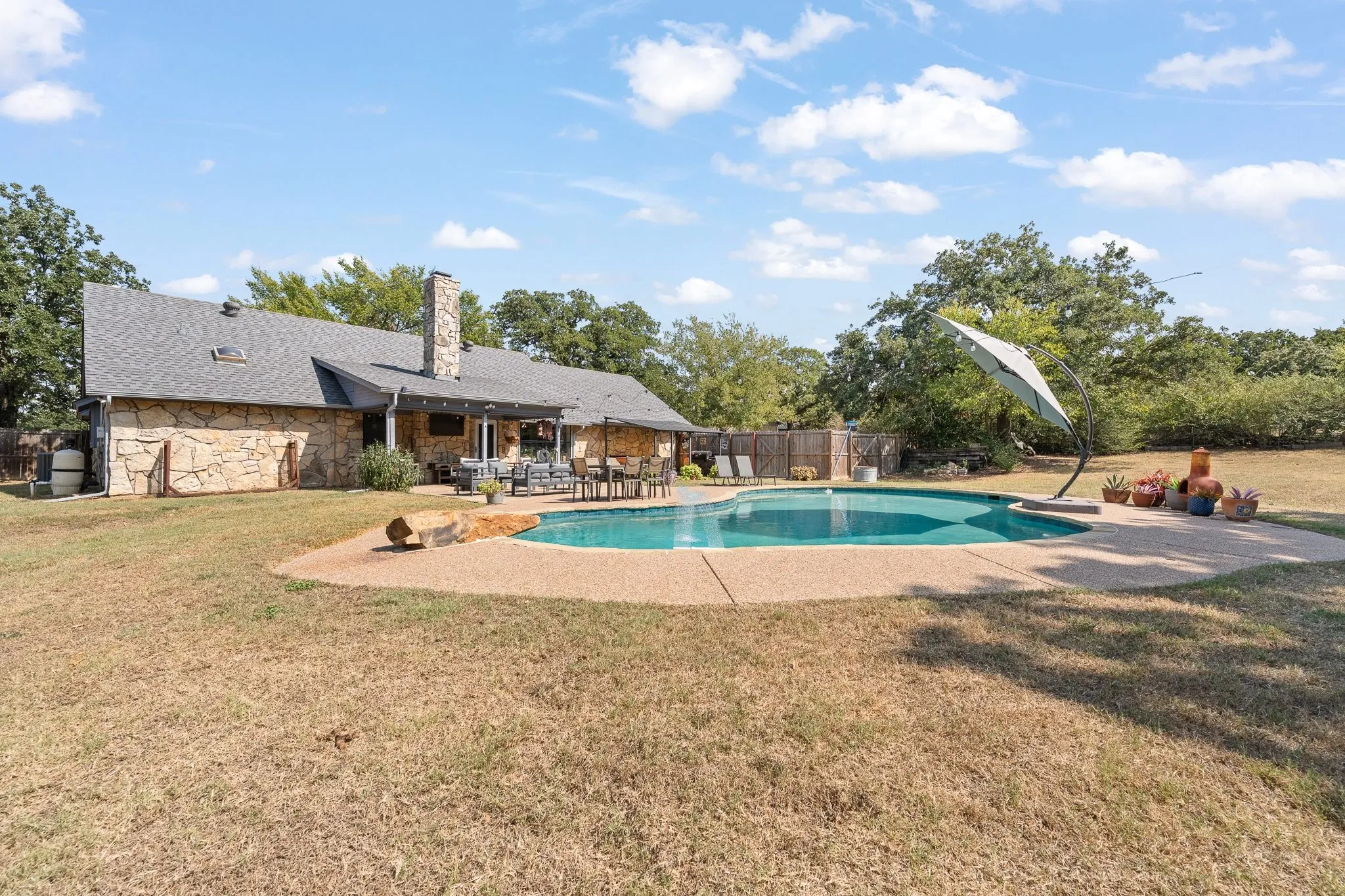 Single Family Residence For Sale in Johnson County , 312 Trailwood Drive, Joshua, Texas 76058, 4 Bedroom, 3 Bathroom, Garage spaces, 2,132 Sqft, built in 1981, mls#21399024, Real Estate Agent in Joshua, Homes For Sale in Johnson county, Homes For Sale in Joshua, Realtor in Joshua Texas, Real Estate Brokerage Independent Realty Texas, Luminita Cordes Realtor