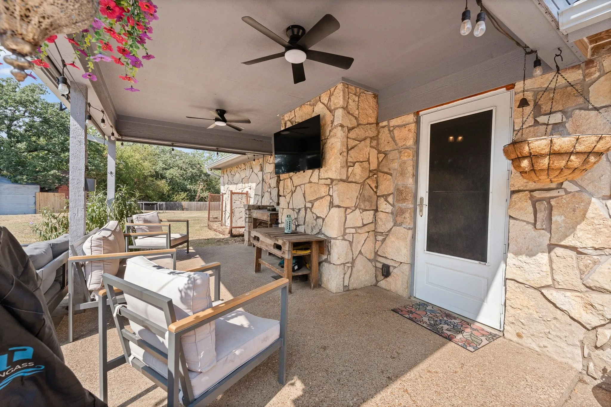 Single Family Residence For Sale in Johnson County , 312 Trailwood Drive, Joshua, Texas 76058, 4 Bedroom, 3 Bathroom, Garage spaces, 2,132 Sqft, built in 1981, mls#21399024, Real Estate Agent in Joshua, Homes For Sale in Johnson county, Homes For Sale in Joshua, Realtor in Joshua Texas, Real Estate Brokerage Independent Realty Texas, Luminita Cordes Realtor