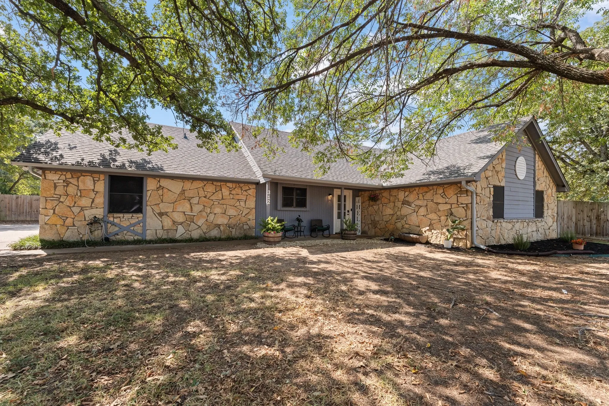 Single Family Residence For Sale in Johnson County , 312 Trailwood Drive, Joshua, Texas 76058, 4 Bedroom, 3 Bathroom, Garage spaces, 2,132 Sqft, built in 1981, mls#21399024, Real Estate Agent in Joshua, Homes For Sale in Johnson county, Homes For Sale in Joshua, Realtor in Joshua Texas, Real Estate Brokerage Independent Realty Texas, Luminita Cordes Realtor