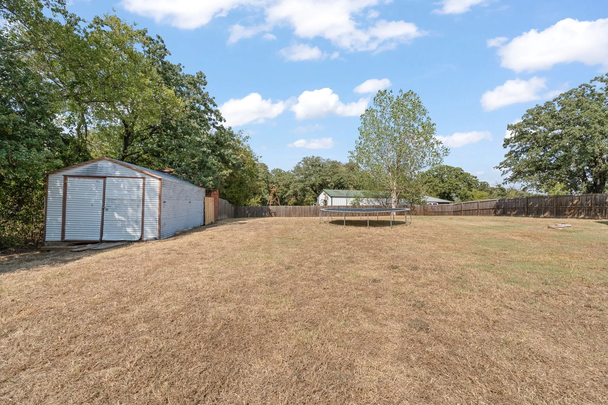 Single Family Residence For Sale in Johnson County , 312 Trailwood Drive, Joshua, Texas 76058, 4 Bedroom, 3 Bathroom, Garage spaces, 2,132 Sqft, built in 1981, mls#21399024, Real Estate Agent in Joshua, Homes For Sale in Johnson county, Homes For Sale in Joshua, Realtor in Joshua Texas, Real Estate Brokerage Independent Realty Texas, Luminita Cordes Realtor