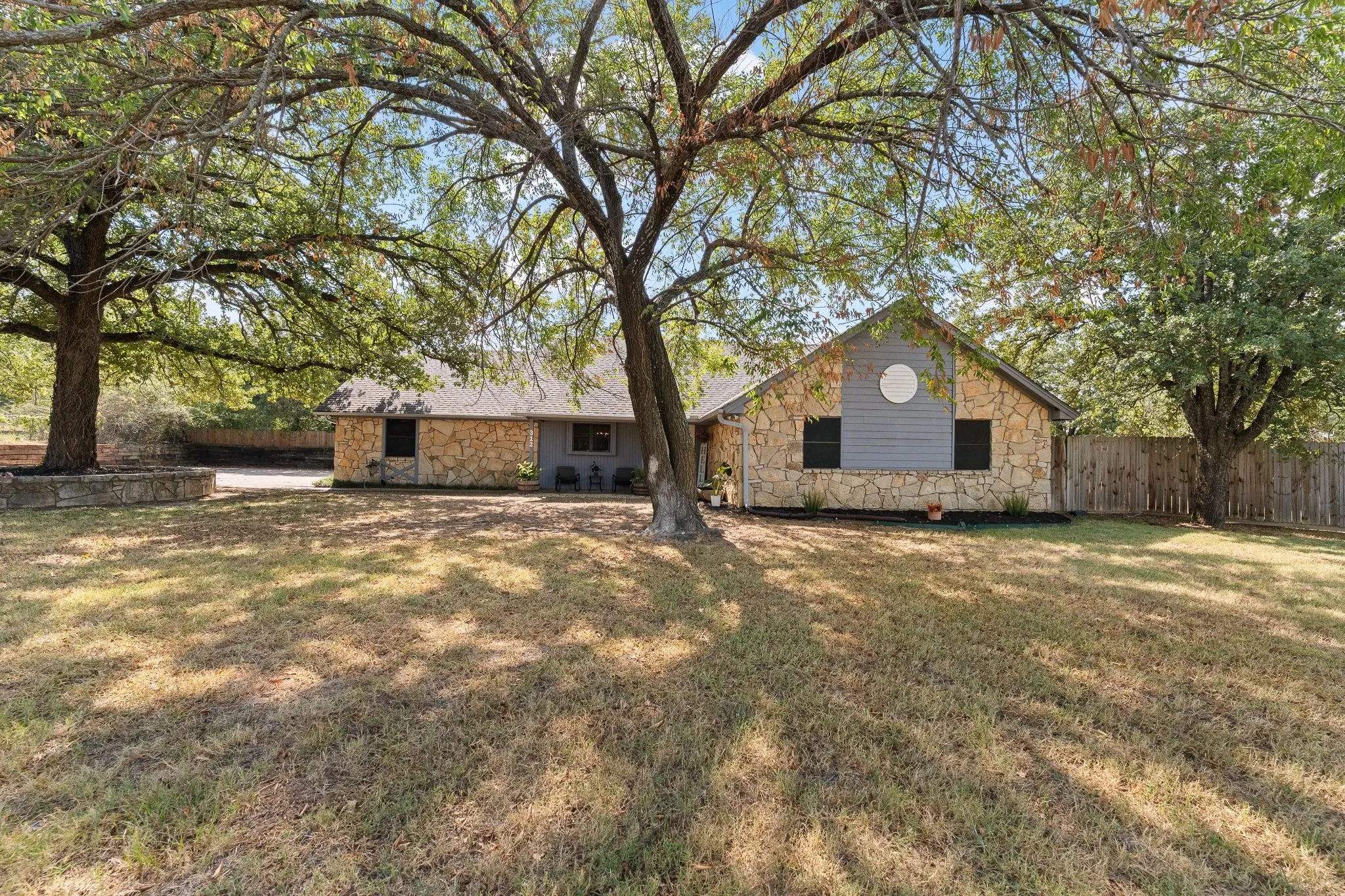 Single Family Residence For Sale in Johnson County , 312 Trailwood Drive, Joshua, Texas 76058, 4 Bedroom, 3 Bathroom, Garage spaces, 2,132 Sqft, built in 1981, mls#21399024, Real Estate Agent in Joshua, Homes For Sale in Johnson county, Homes For Sale in Joshua, Realtor in Joshua Texas, Real Estate Brokerage Independent Realty Texas, Luminita Cordes Realtor