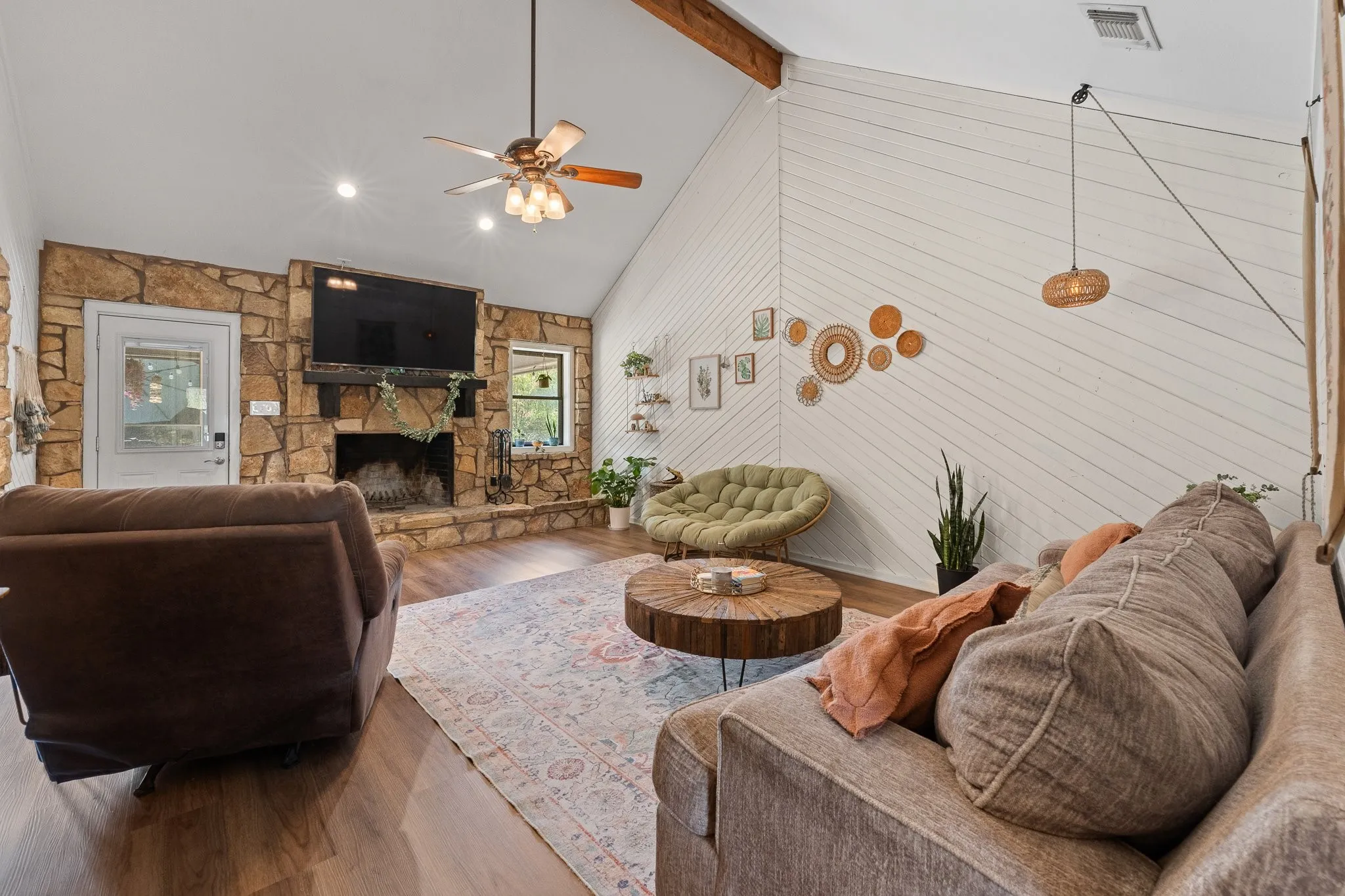 Single Family Residence For Sale in Johnson County , 312 Trailwood Drive, Joshua, Texas 76058, 4 Bedroom, 3 Bathroom, Garage spaces, 2,132 Sqft, built in 1981, mls#21399024, Real Estate Agent in Joshua, Homes For Sale in Johnson county, Homes For Sale in Joshua, Realtor in Joshua Texas, Real Estate Brokerage Independent Realty Texas, Luminita Cordes Realtor